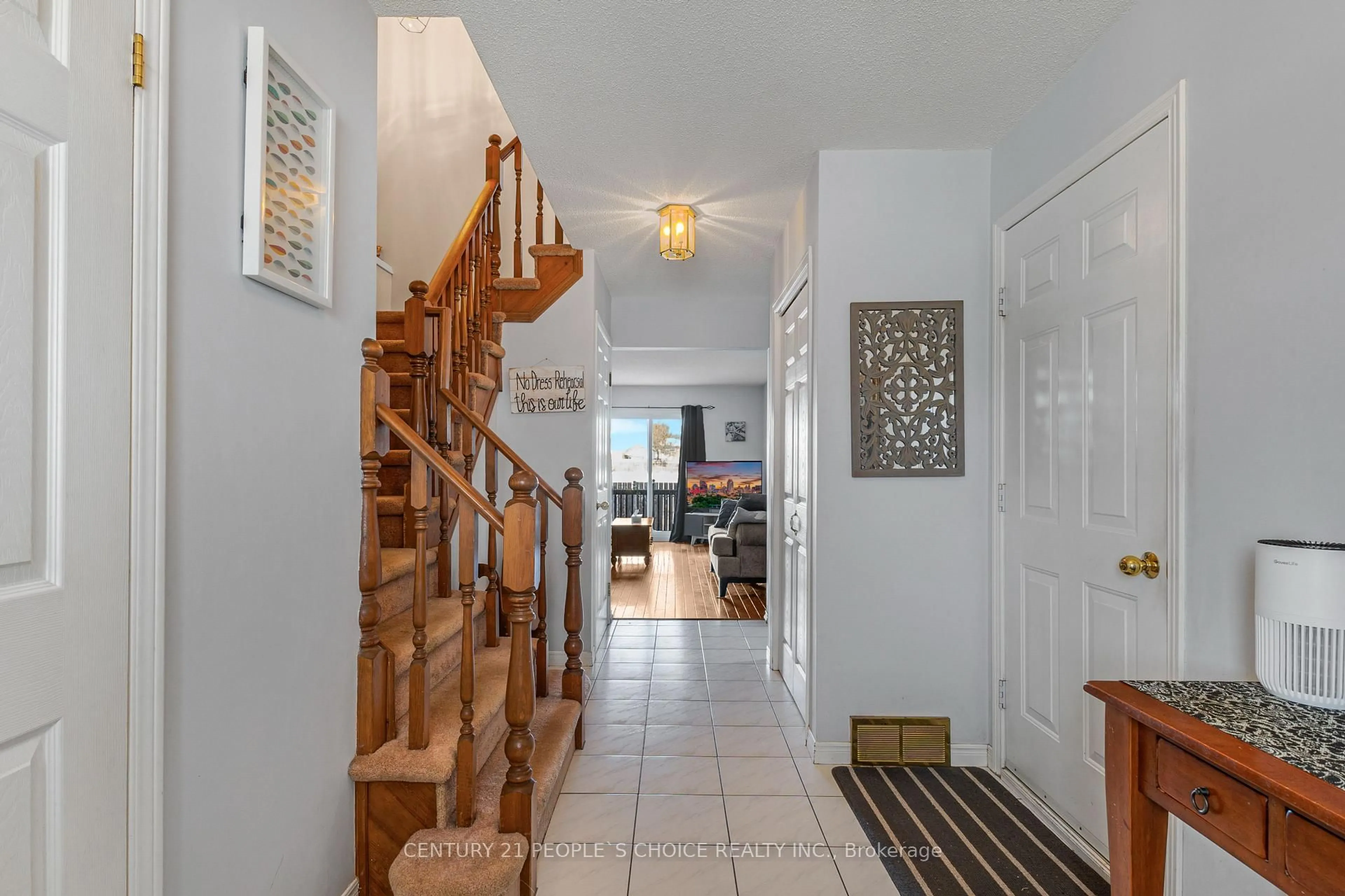 Indoor foyer for 38 Culligan Cres, Thorold Ontario L2V 4P1