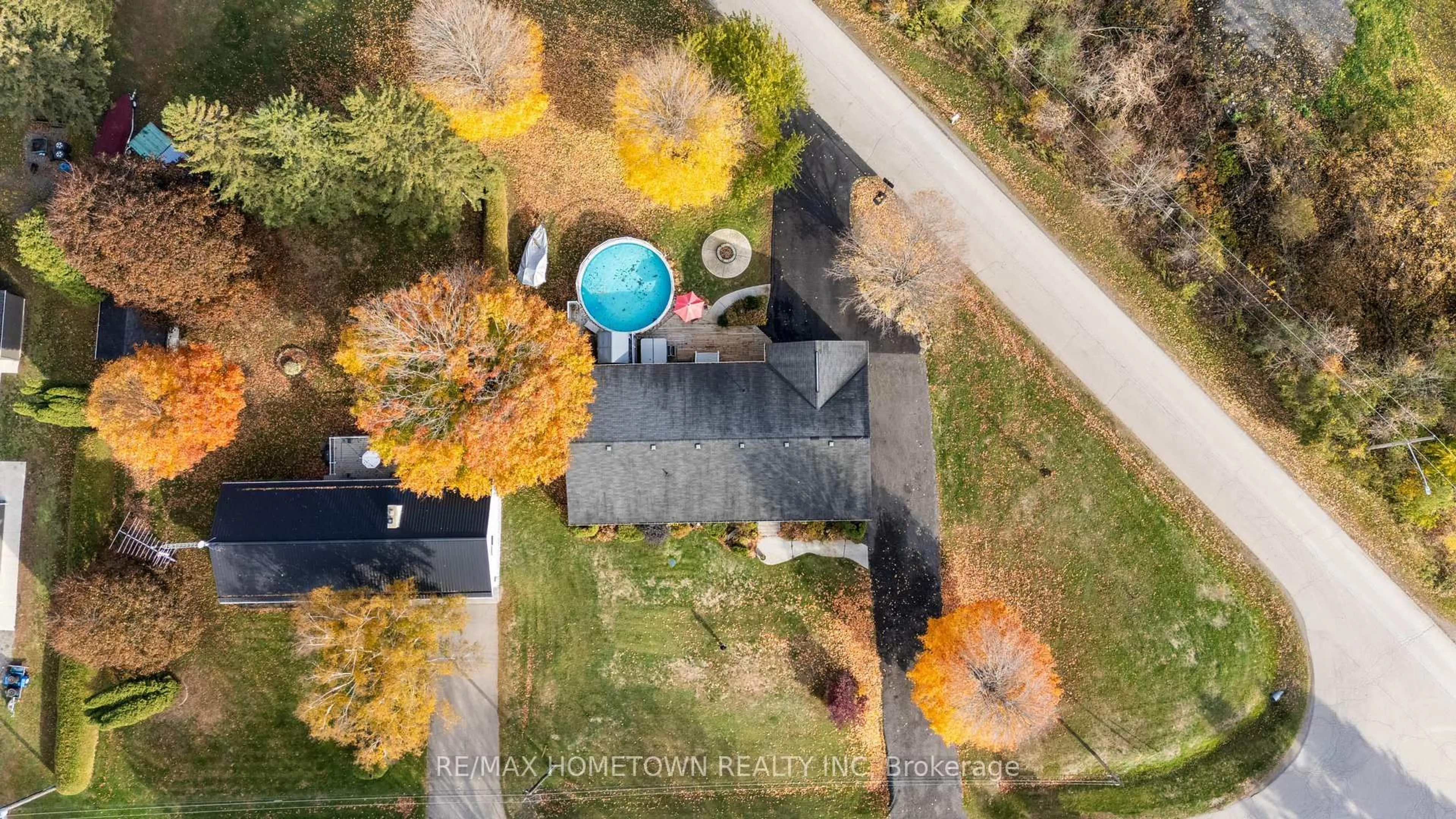 A pic from outside/outdoor area/front of a property/back of a property/a pic from drone, street for 4432 Murray Rd, Brockville Ontario K6V 5T4