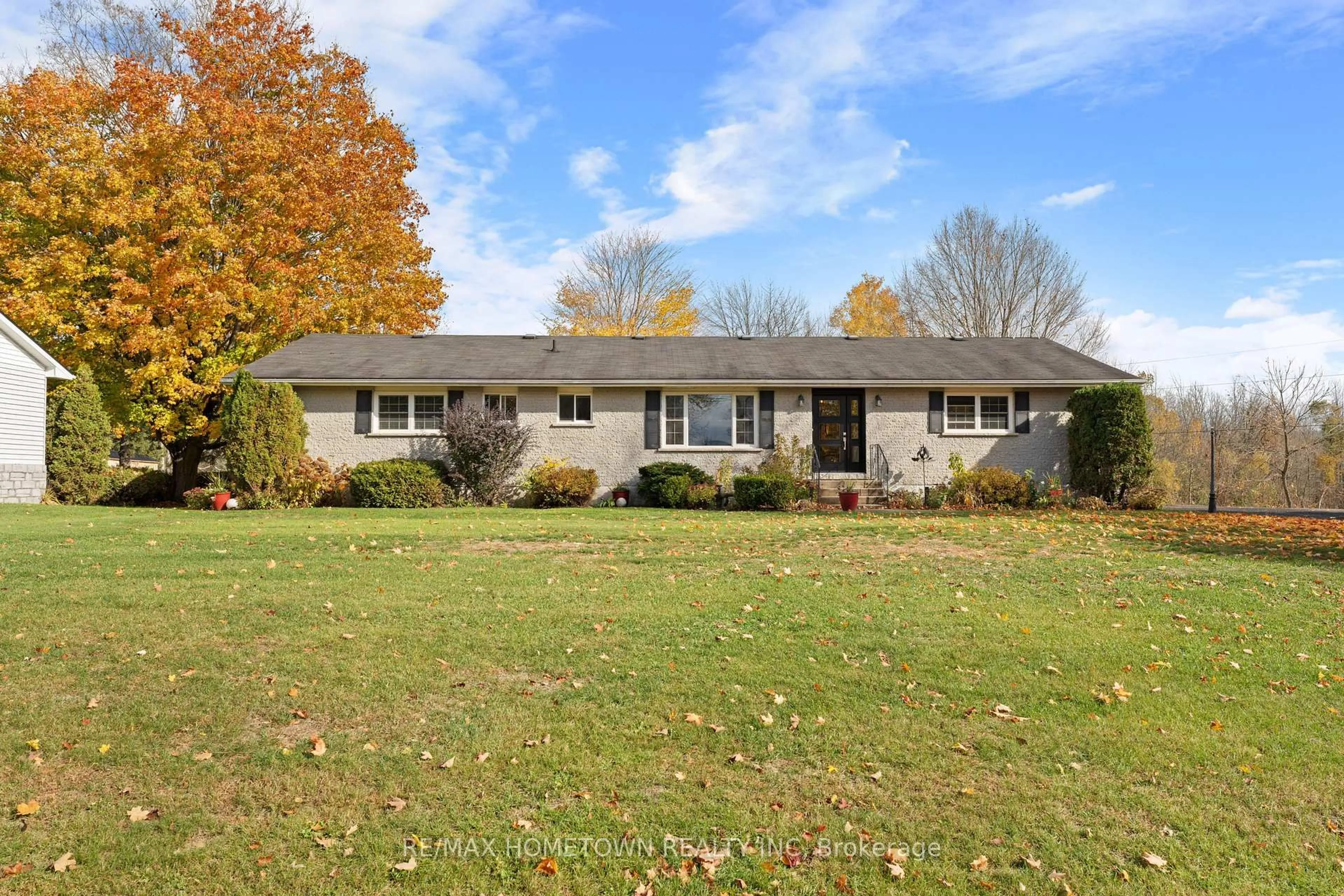 Home with vinyl exterior material, street for 4432 Murray Rd, Brockville Ontario K6V 5T4