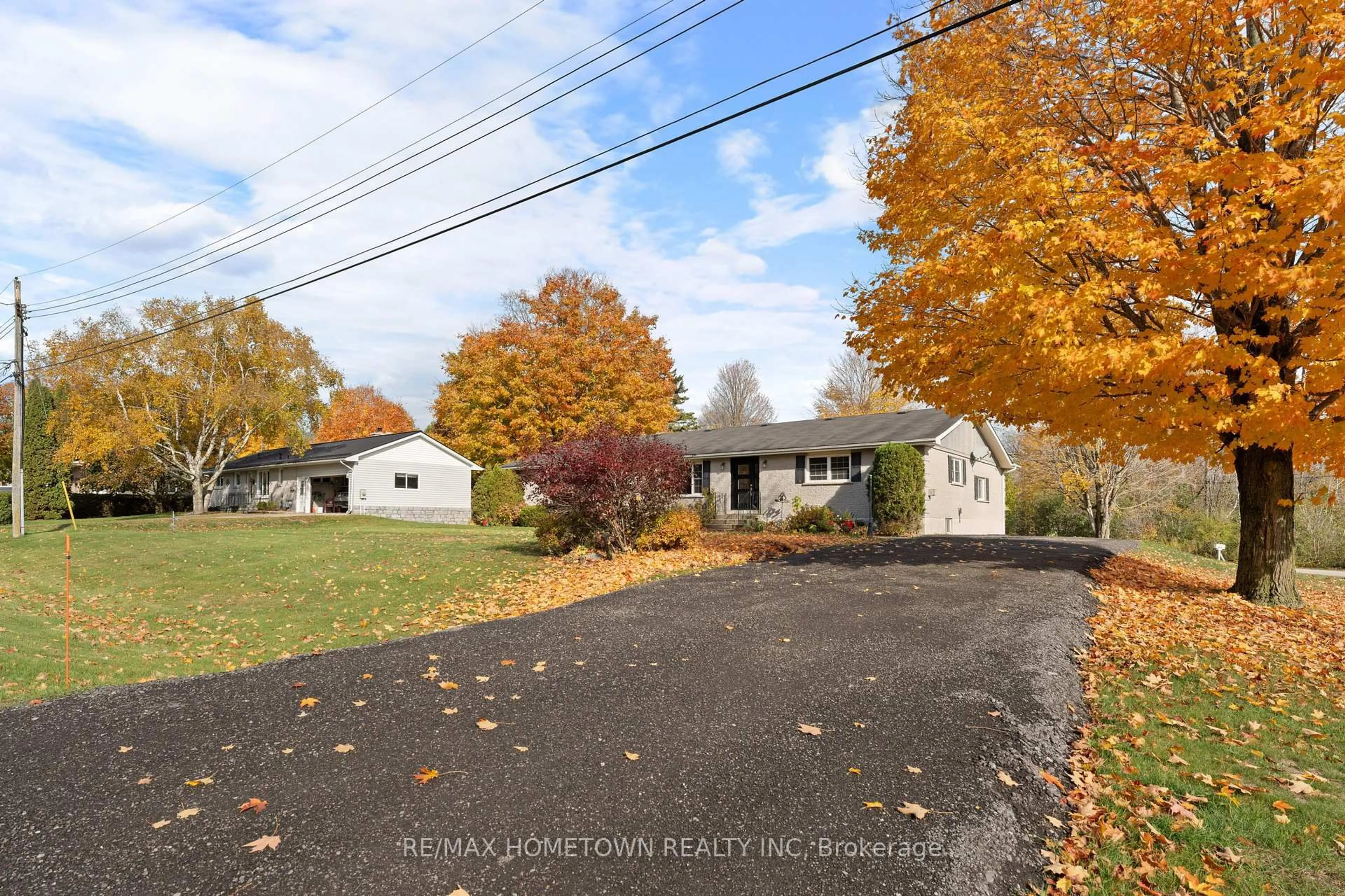 A pic from outside/outdoor area/front of a property/back of a property/a pic from drone, street for 4432 Murray Rd, Brockville Ontario K6V 5T4