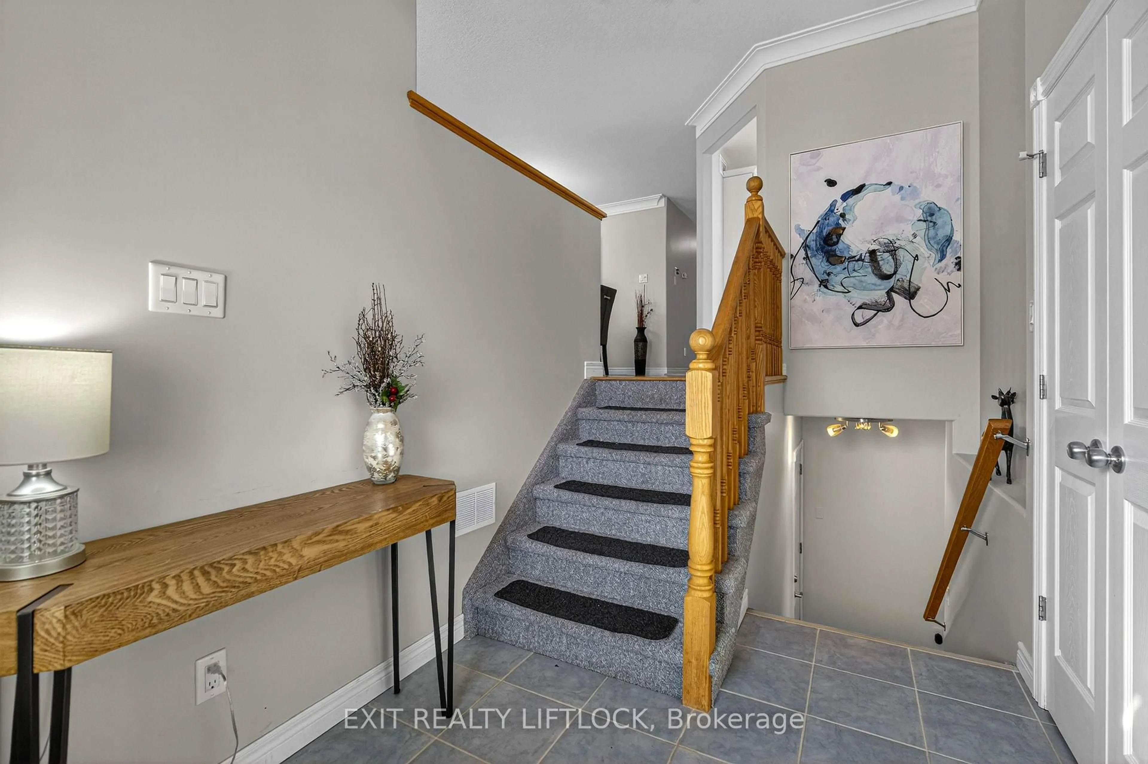 Indoor foyer for 746 Hargrove Tr, Peterborough Ontario K9L 0A9