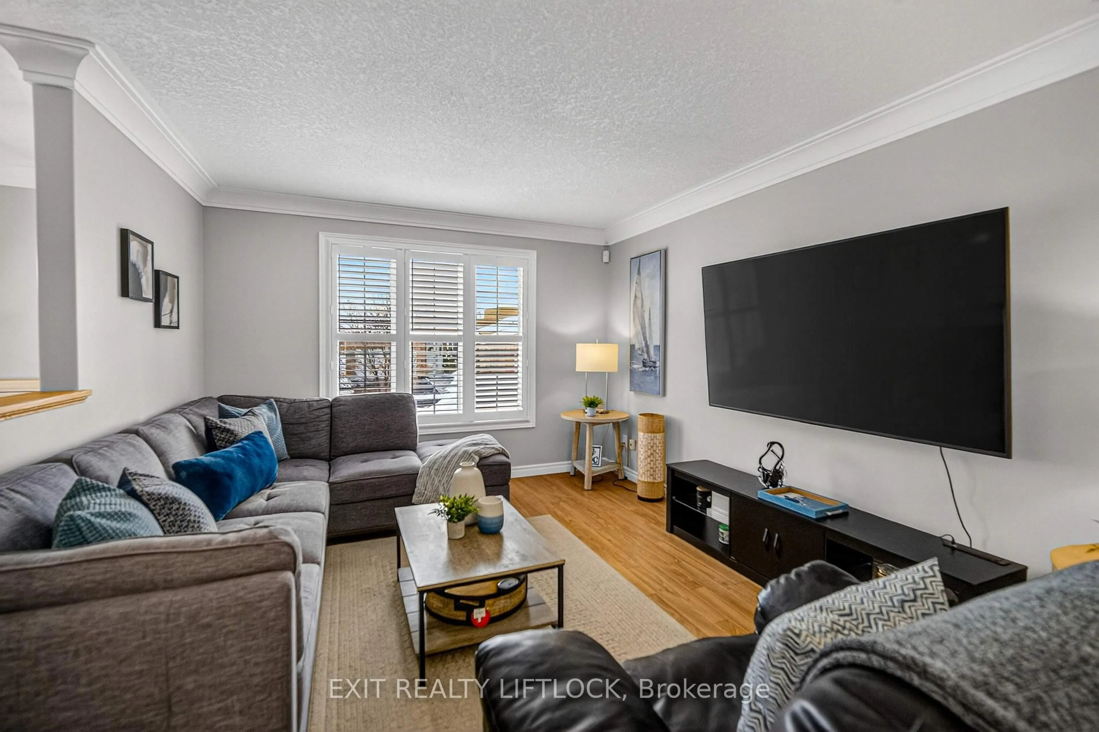 Living room with furniture, unknown for 746 Hargrove Tr, Peterborough Ontario K9L 0A9