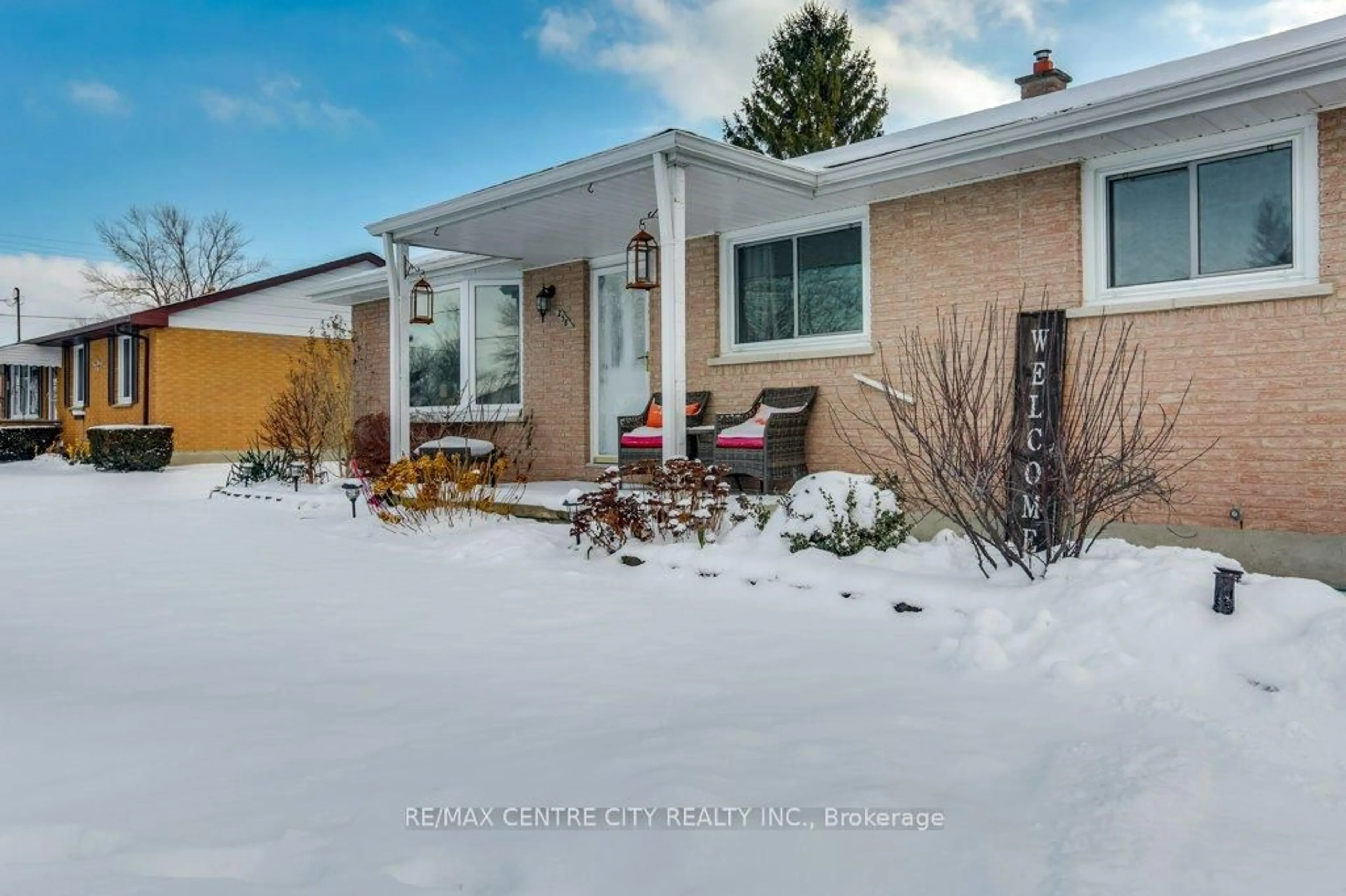 Home with vinyl exterior material, street for 258 Mary St, Dutton/Dunwich Ontario N0L 1J0