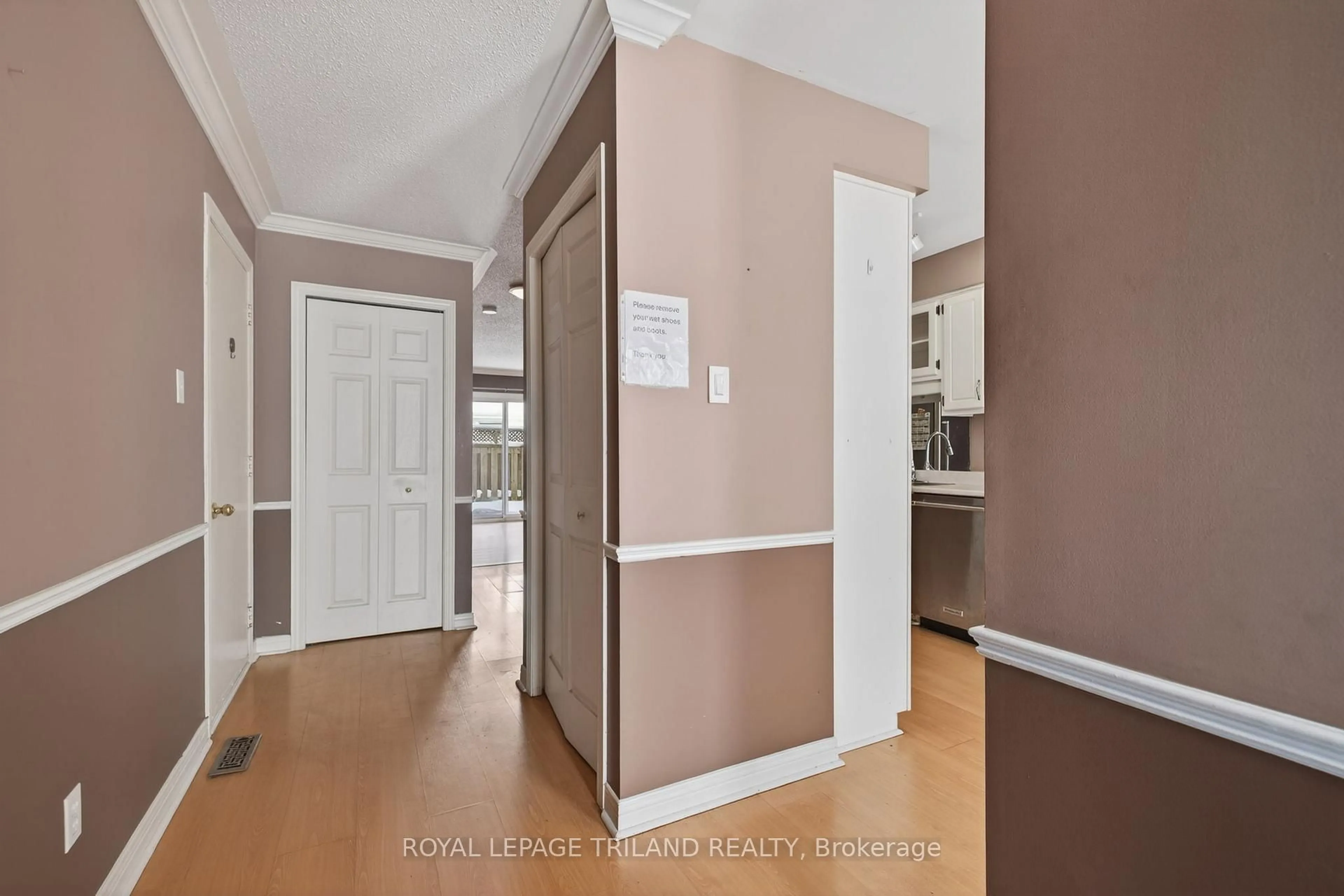 Indoor entryway for 189 Homestead Cres #8, London North Ontario N6G 2E6