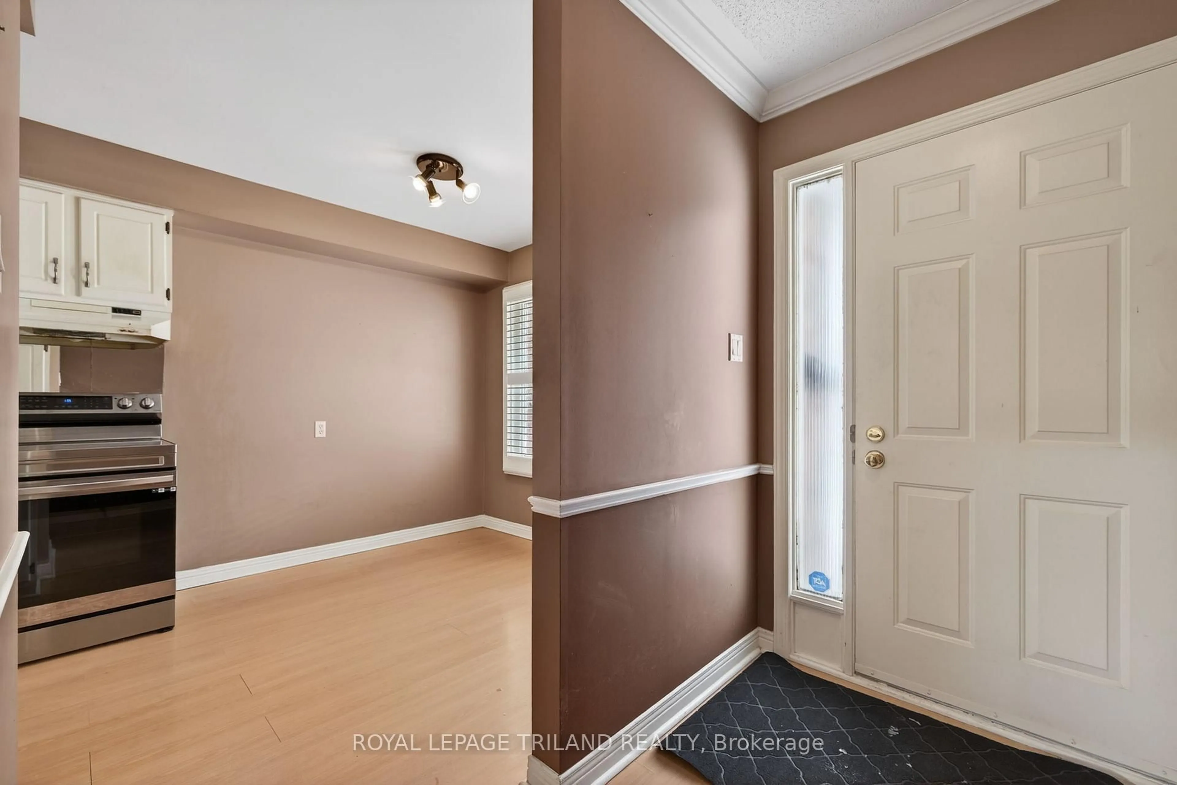 Indoor entryway for 189 Homestead Cres #8, London North Ontario N6G 2E6