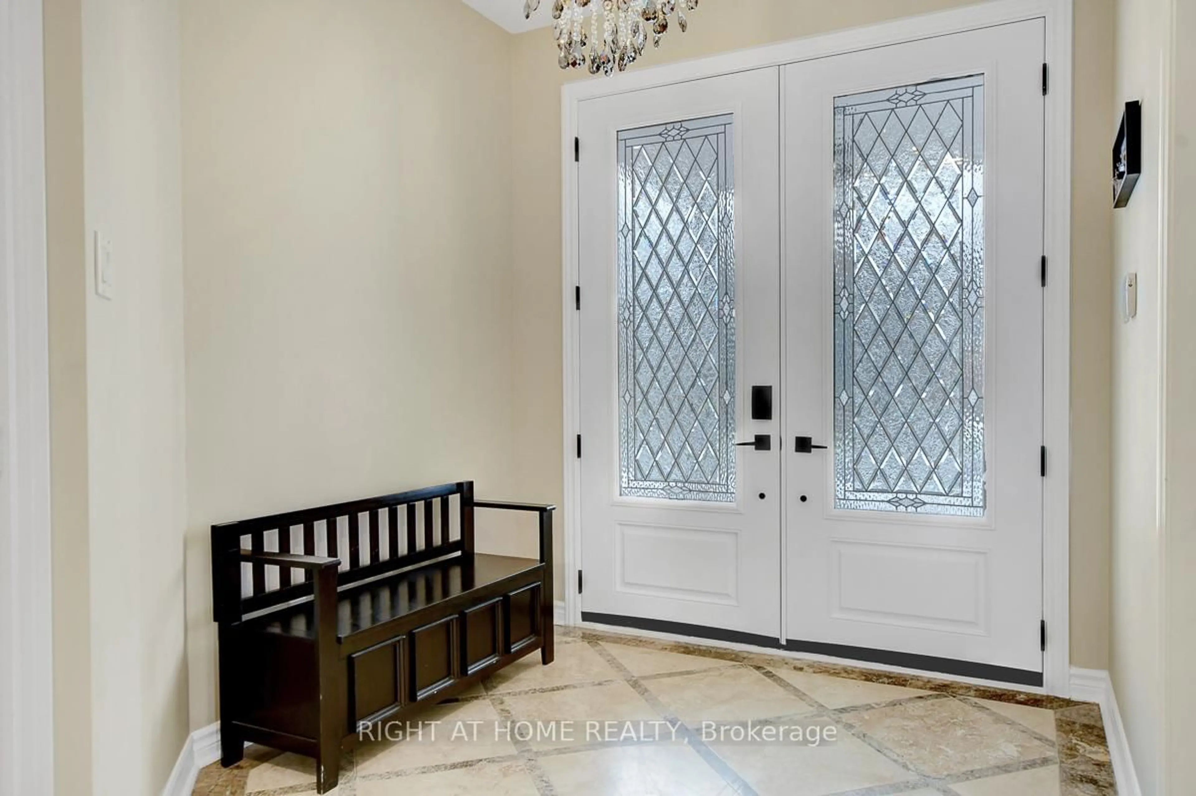 Indoor entryway for 523 Landswood Way, Stittsville Ontario K2S 0A6