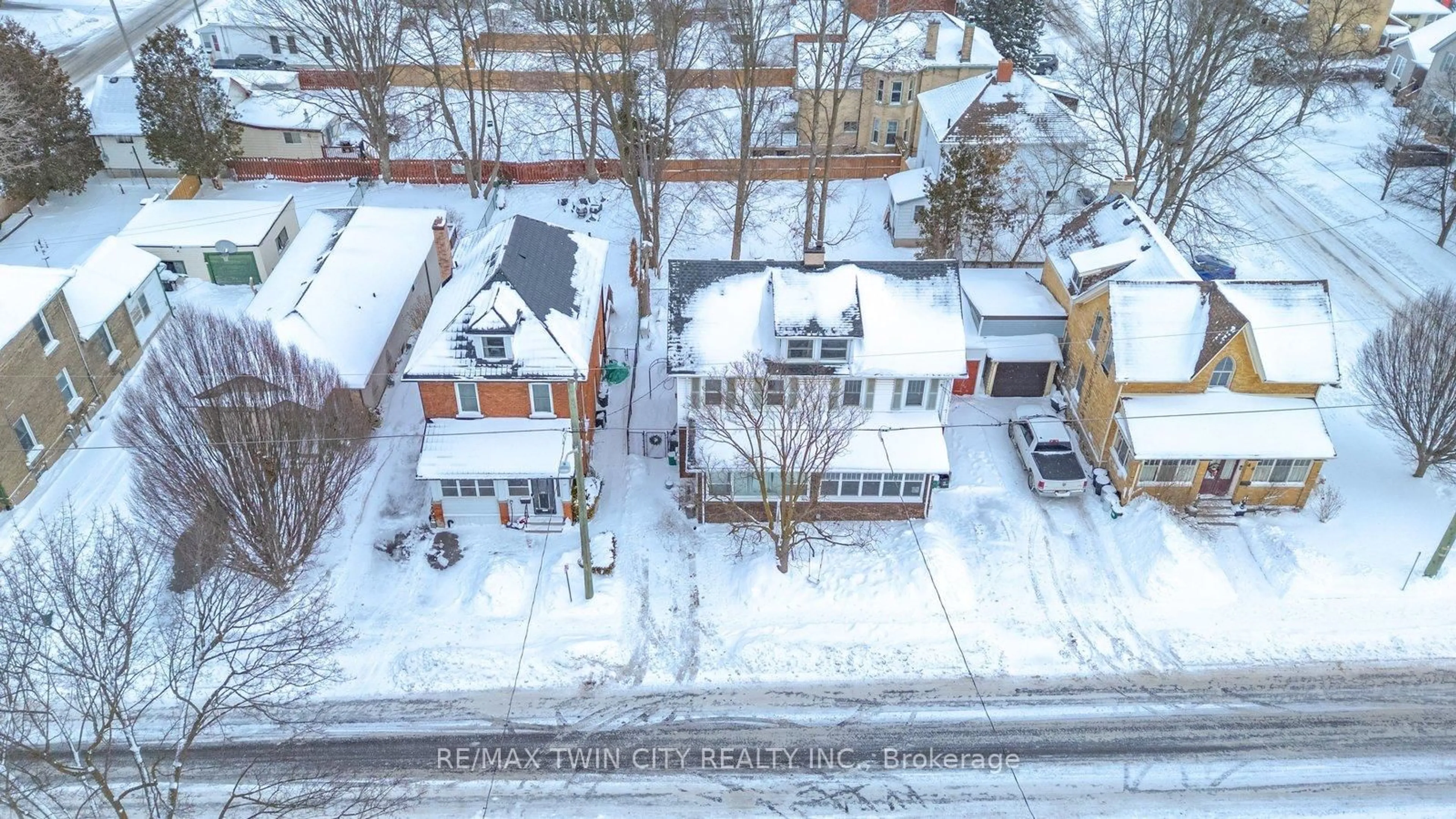 A pic from outside/outdoor area/front of a property/back of a property/a pic from drone, building for 48 Beale St #2, Woodstock Ontario N4S 6X1