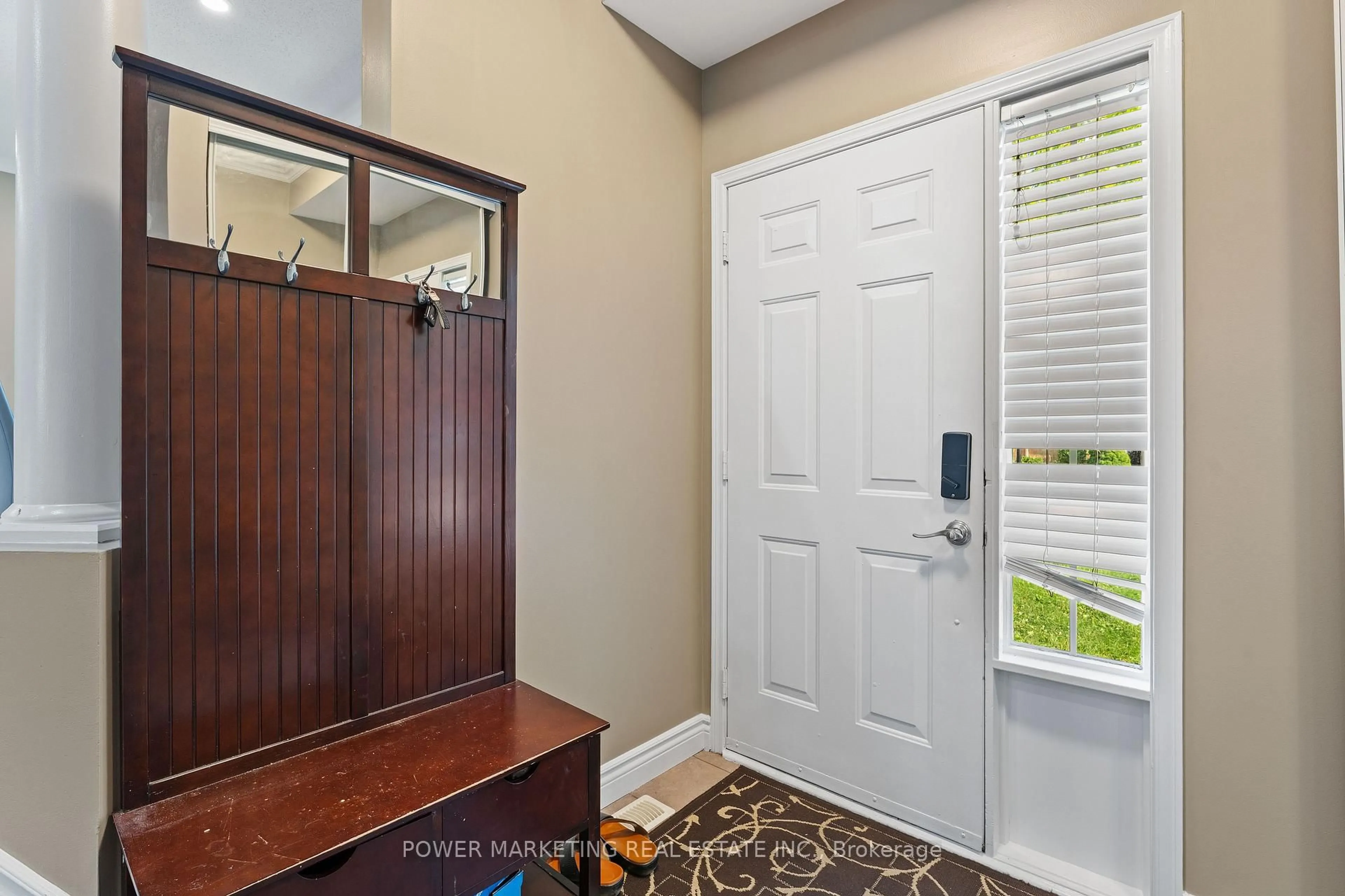 Indoor entryway for 2316 Longwater St, Orleans Ontario K1W 1K7