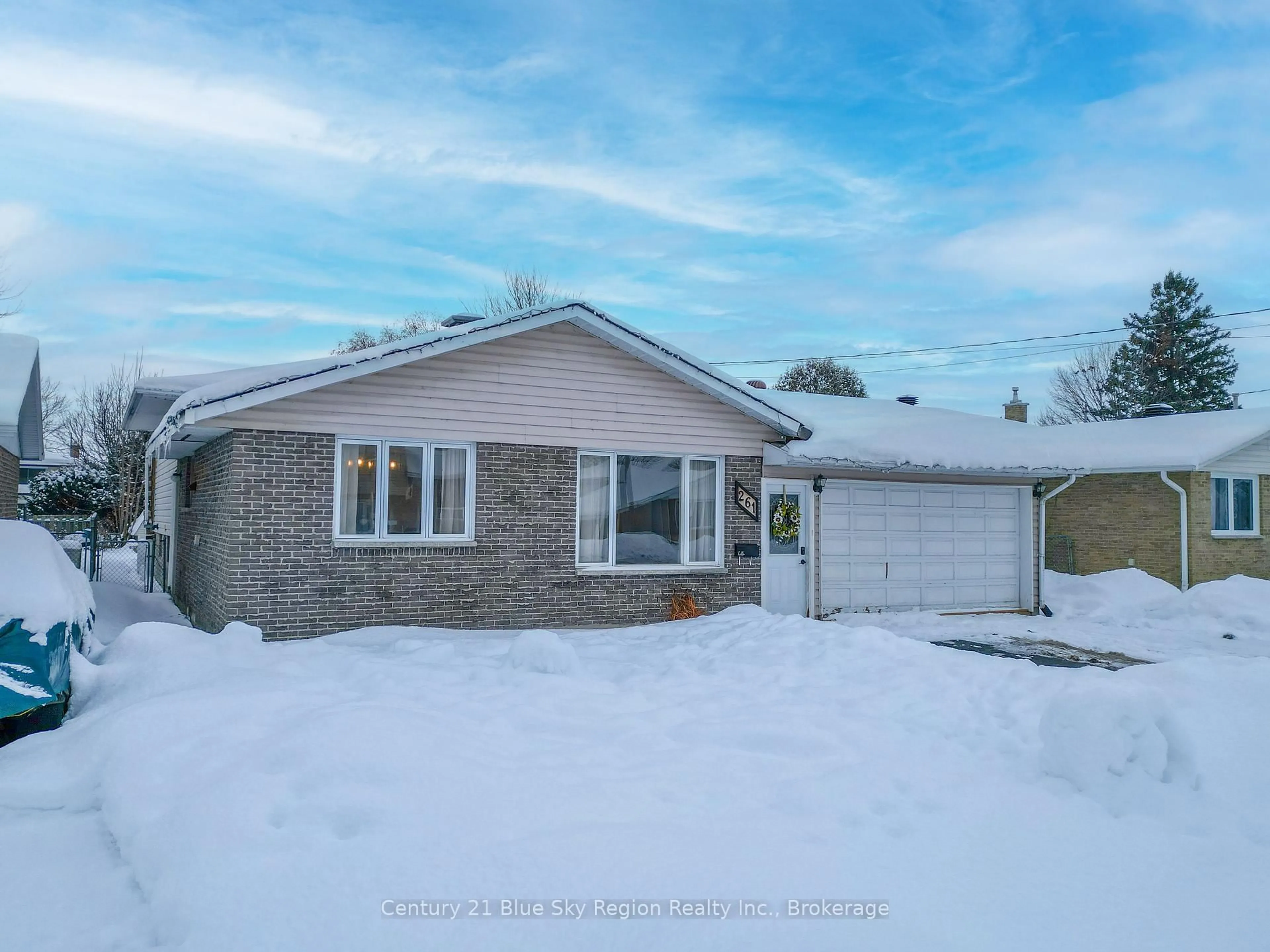 A pic from outside/outdoor area/front of a property/back of a property/a pic from drone, street for 261 Mulligan St, North Bay Ontario P1A 3P4