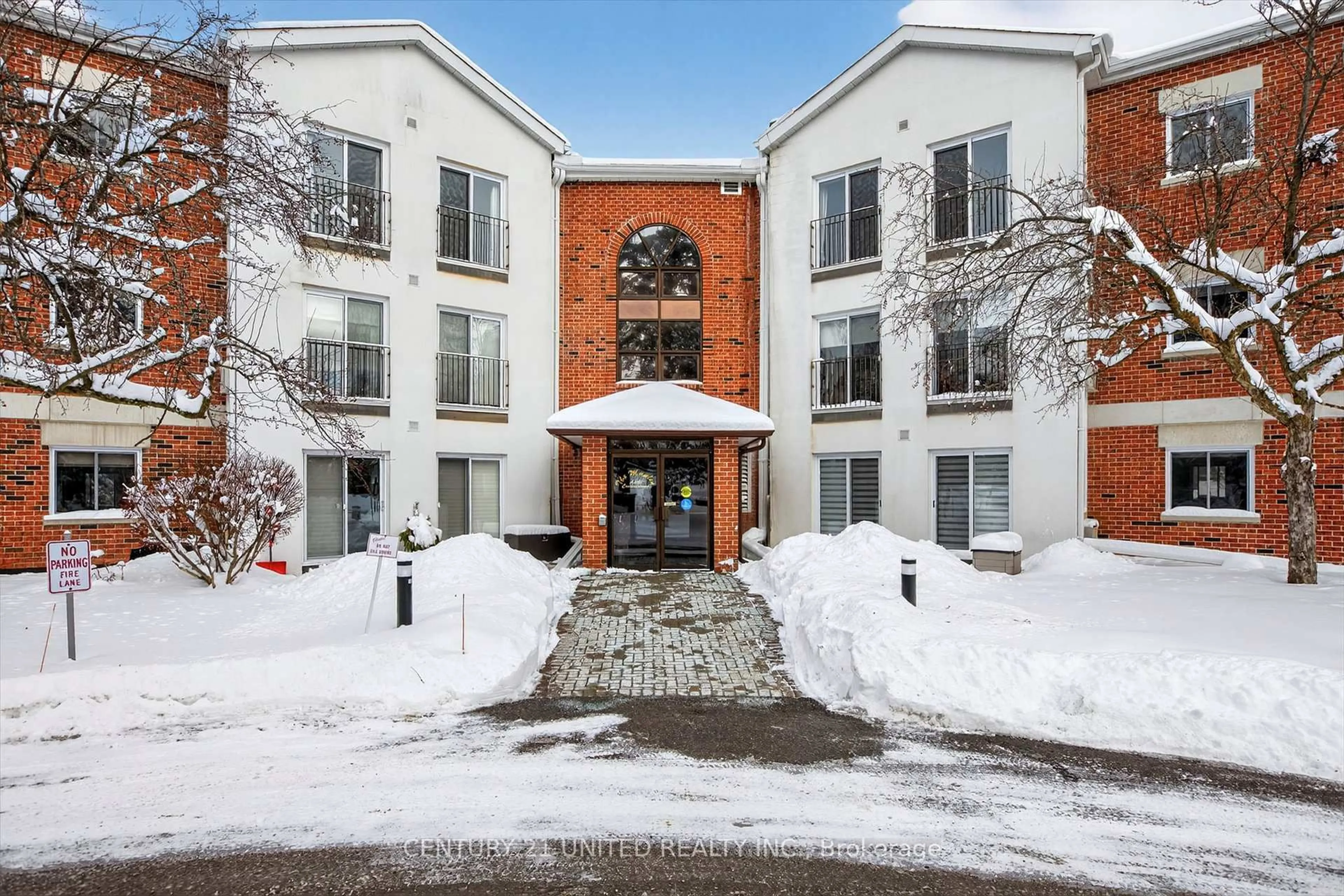 Indoor foyer for 1111 Water St #107, Peterborough Ontario K9H 3P7