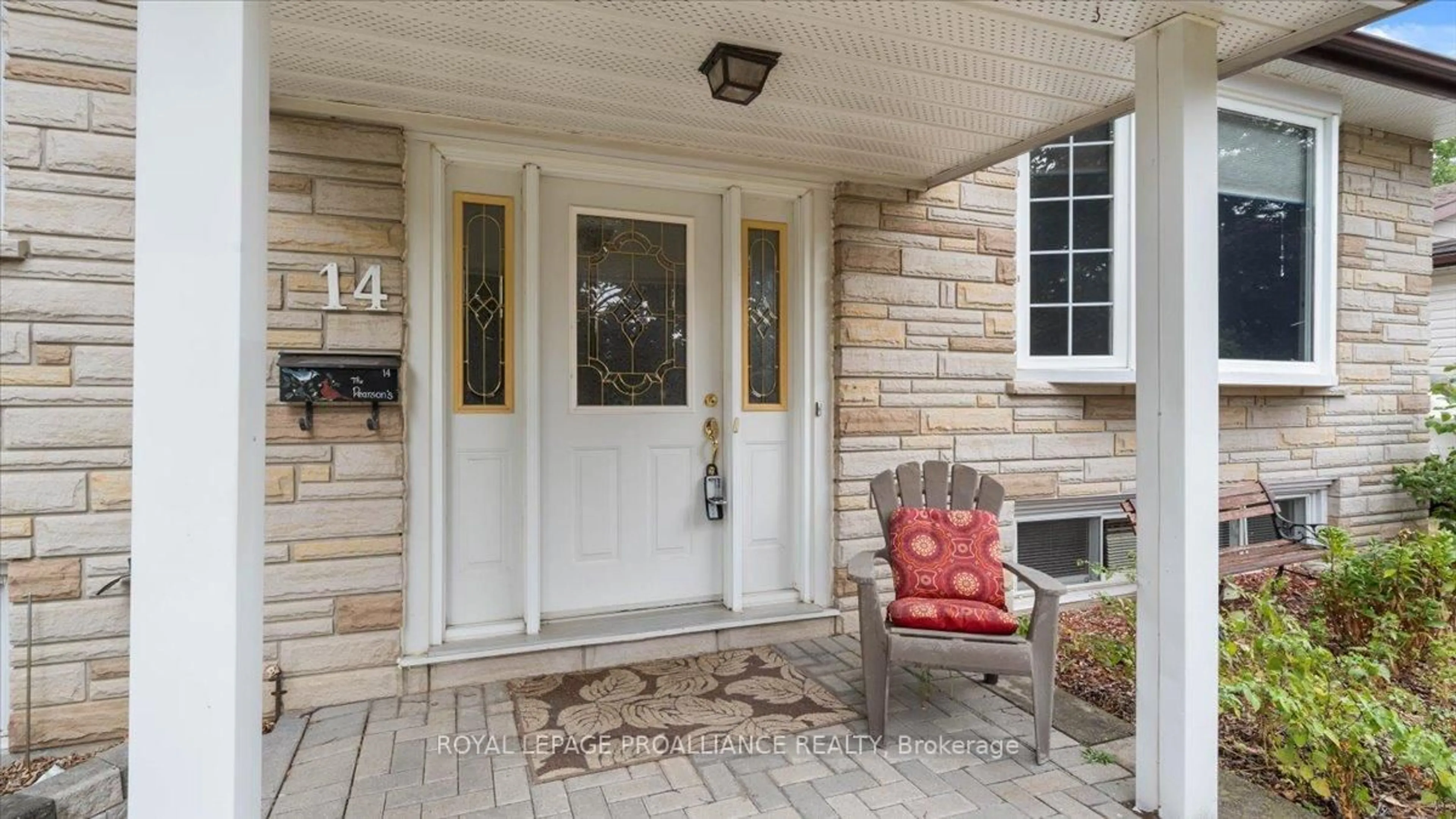 Indoor entryway for 14 Connolly Ave, Quinte West Ontario K8V 5T4