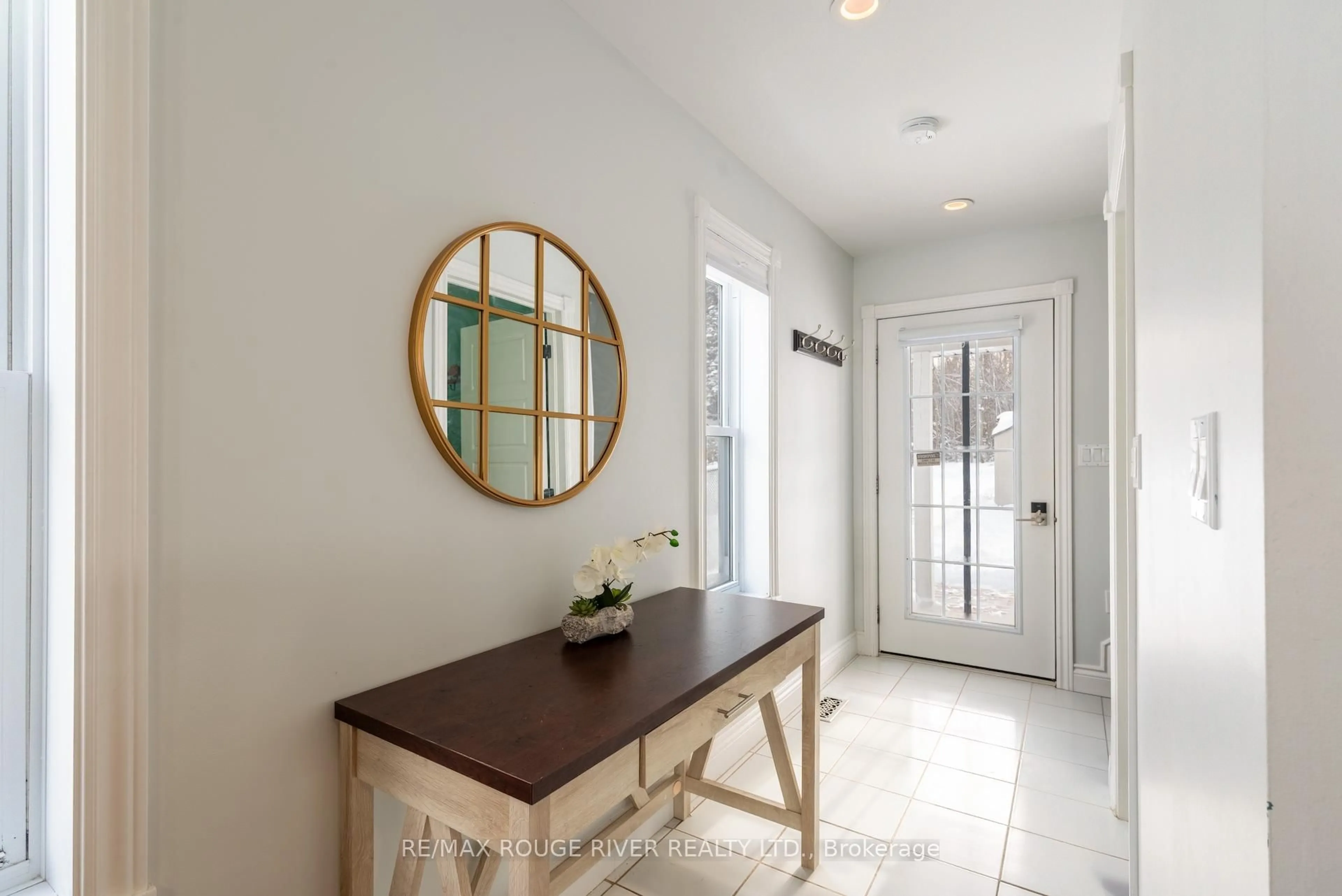 Indoor entryway for 6108 Curtis Point Rd #55, Alnwick/Haldimand Ontario K0K 2X0