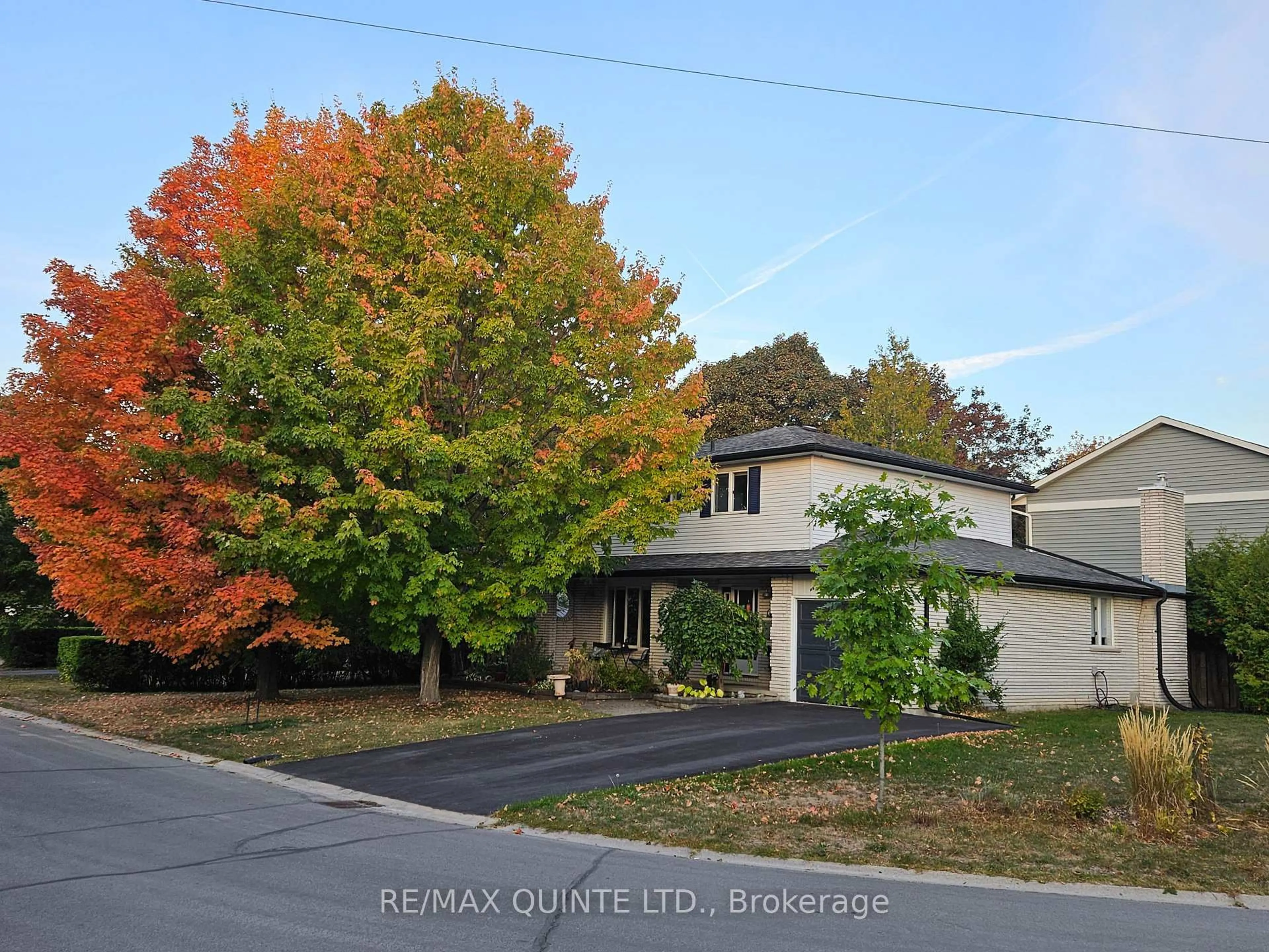 A pic from outside/outdoor area/front of a property/back of a property/a pic from drone, street for 57 Kensington Cres, Belleville Ontario K8P 4T4