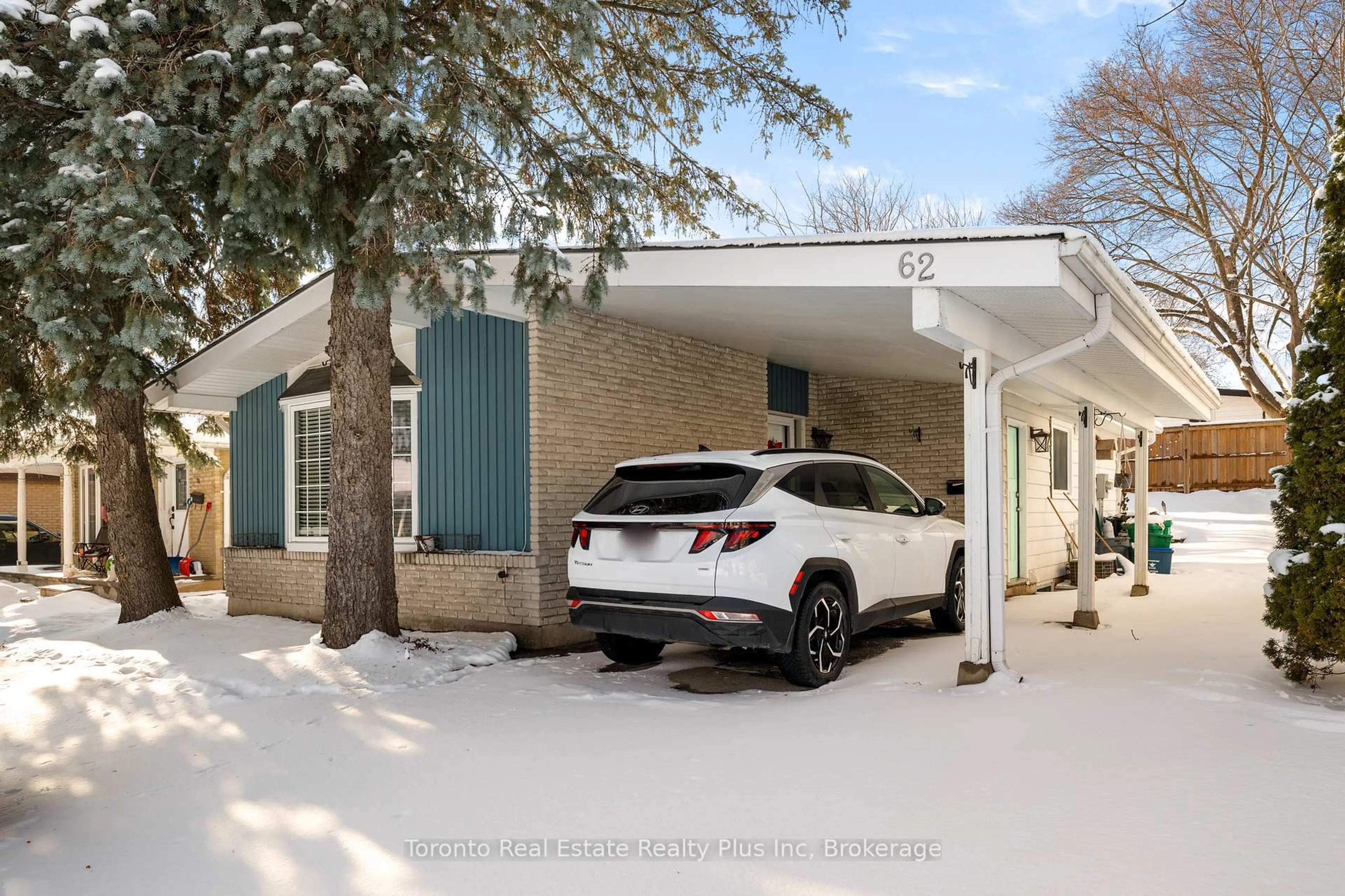 Indoor garage for 62 Greendale Cres, Kitchener Ontario N2A 2R6