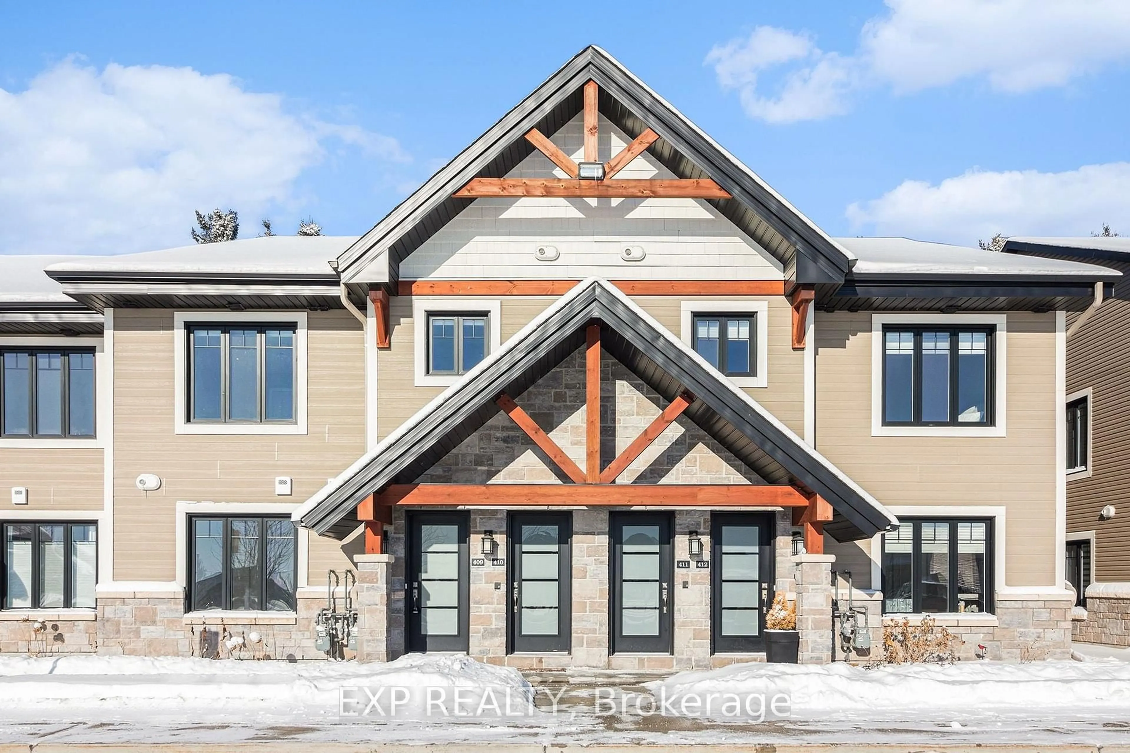 Indoor foyer for 99 St Moritz Tr #410, Russell Ontario K0A 1W0