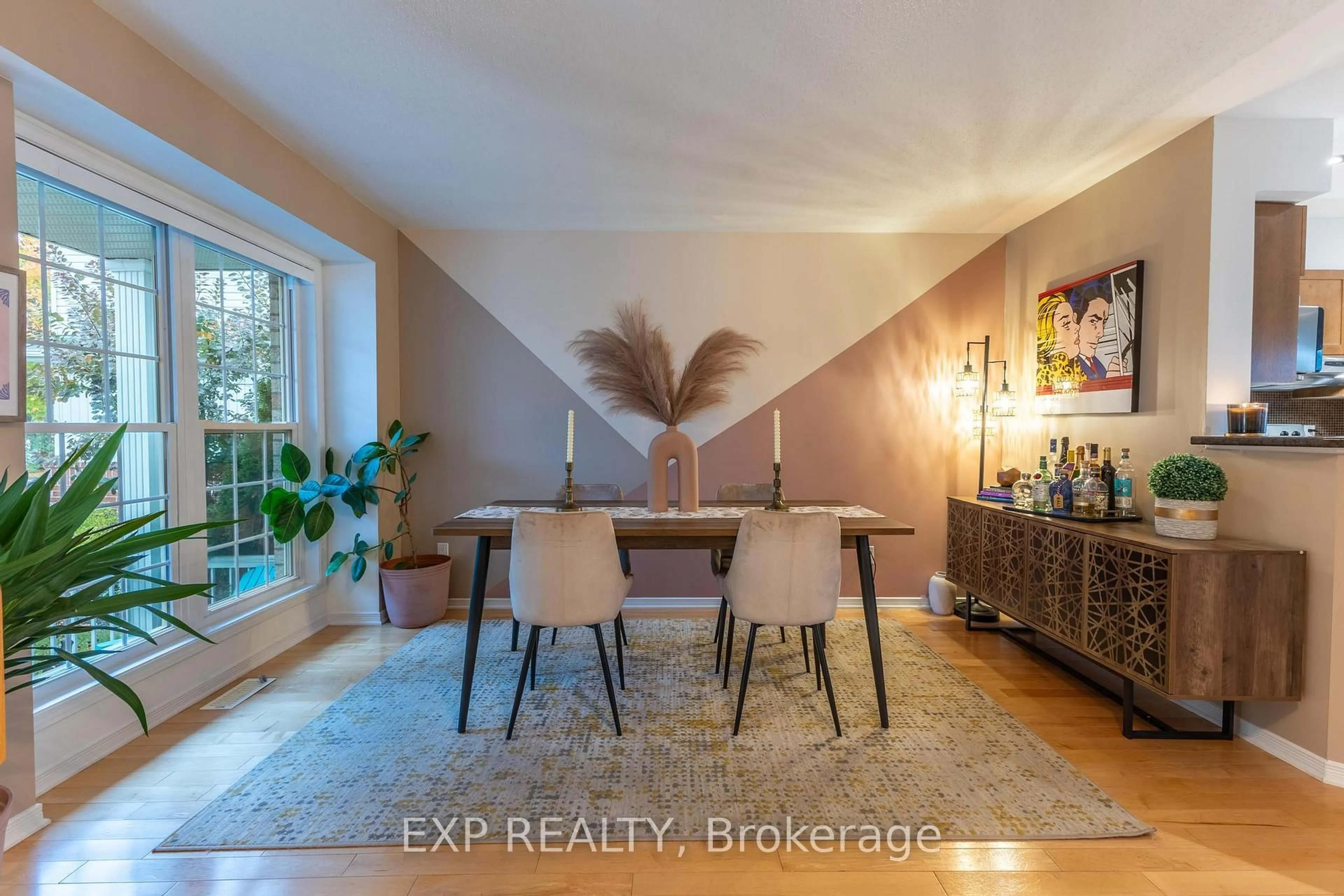 Dining room, wood/laminate floor for 2341 Glandriel Cres, Orleans Ontario K4A 4S8