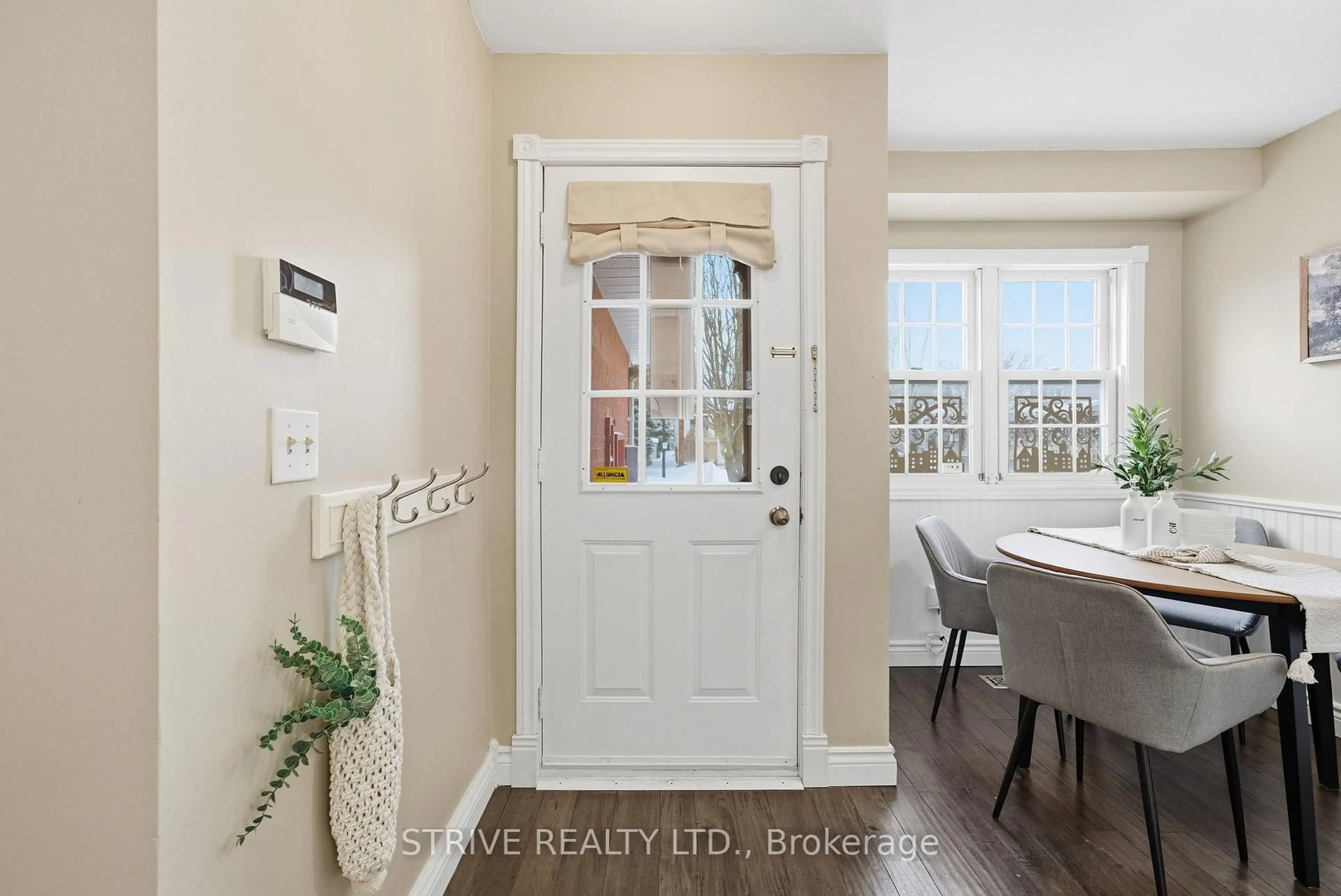 Indoor entryway for 165 Sutherland Cres, Cobourg Ontario K9A 5L6