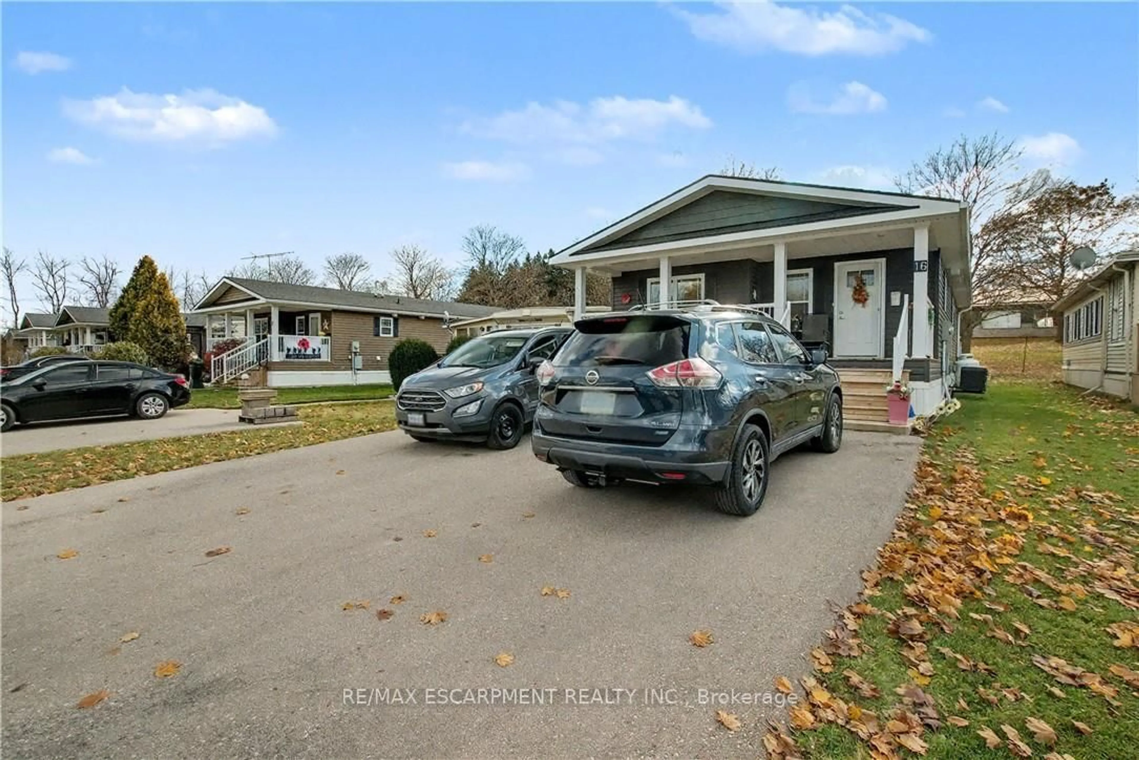A pic from outside/outdoor area/front of a property/back of a property/a pic from drone, street for 1429 Sheffield Rd #16, Hamilton Ontario N1R 8B2