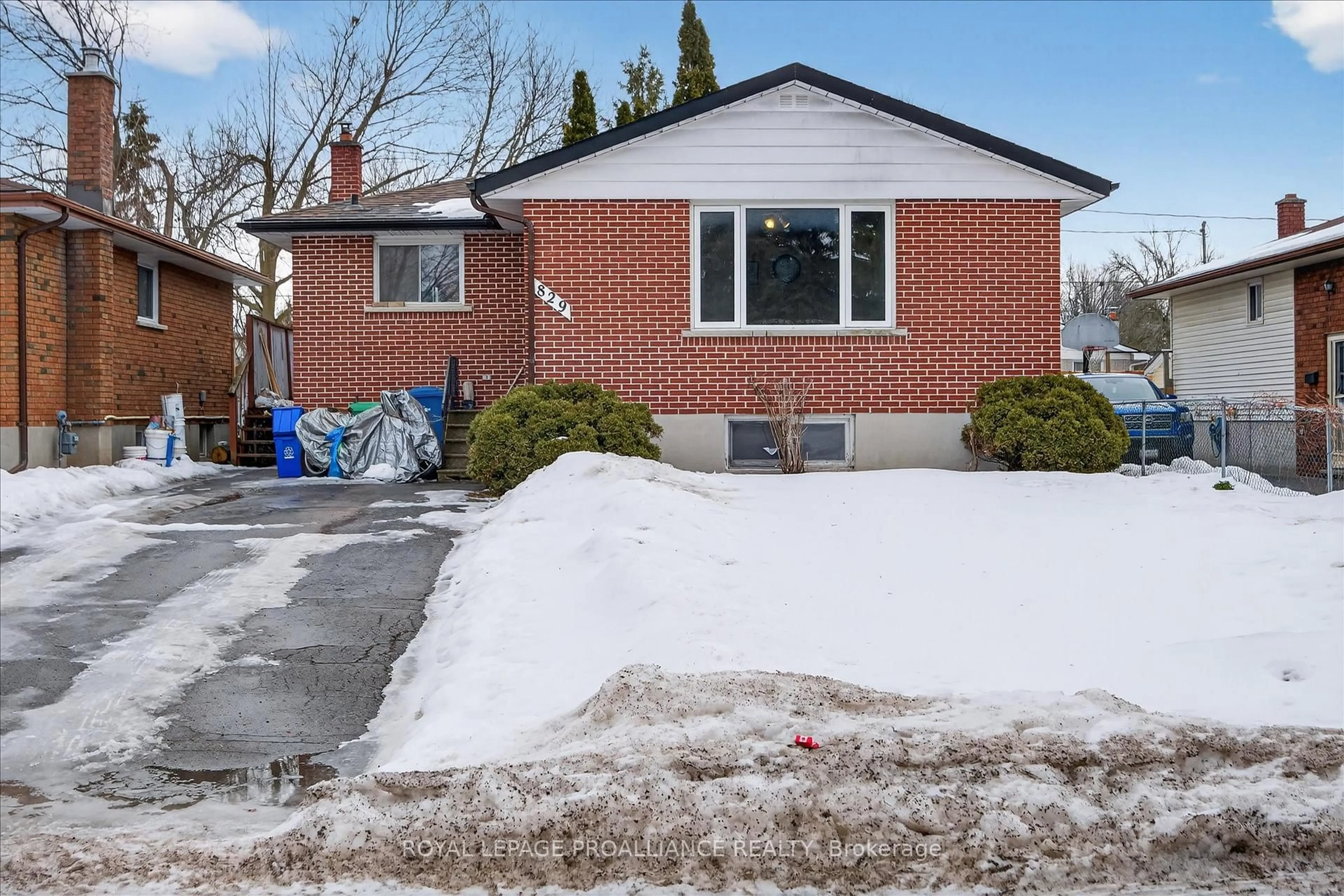 Home with brick exterior material, street for 829 Orpington Rd, Peterborough Ontario K9J 4A6