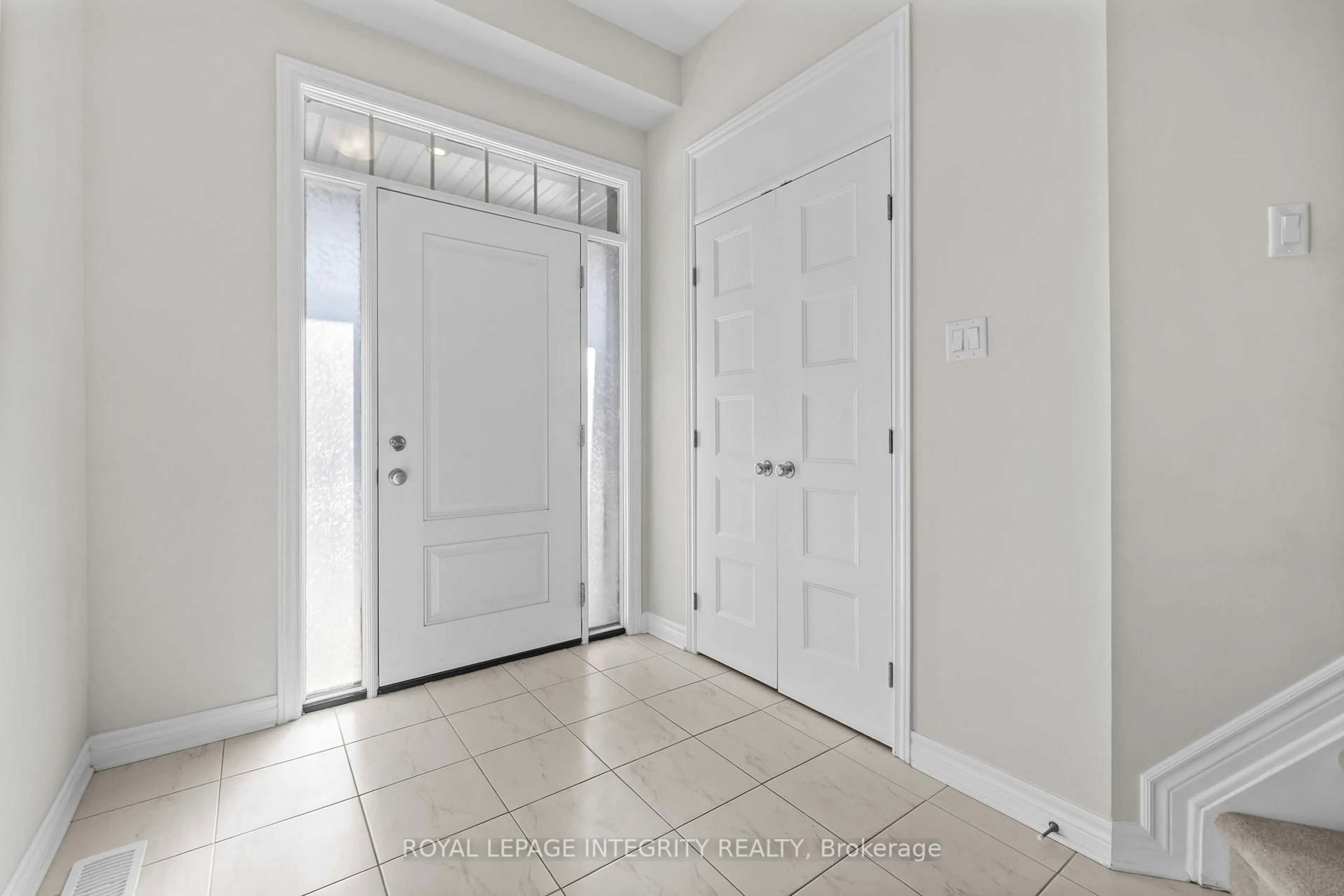 Indoor entryway for 825 Indica St, Ottawa Ontario K2S 2J8