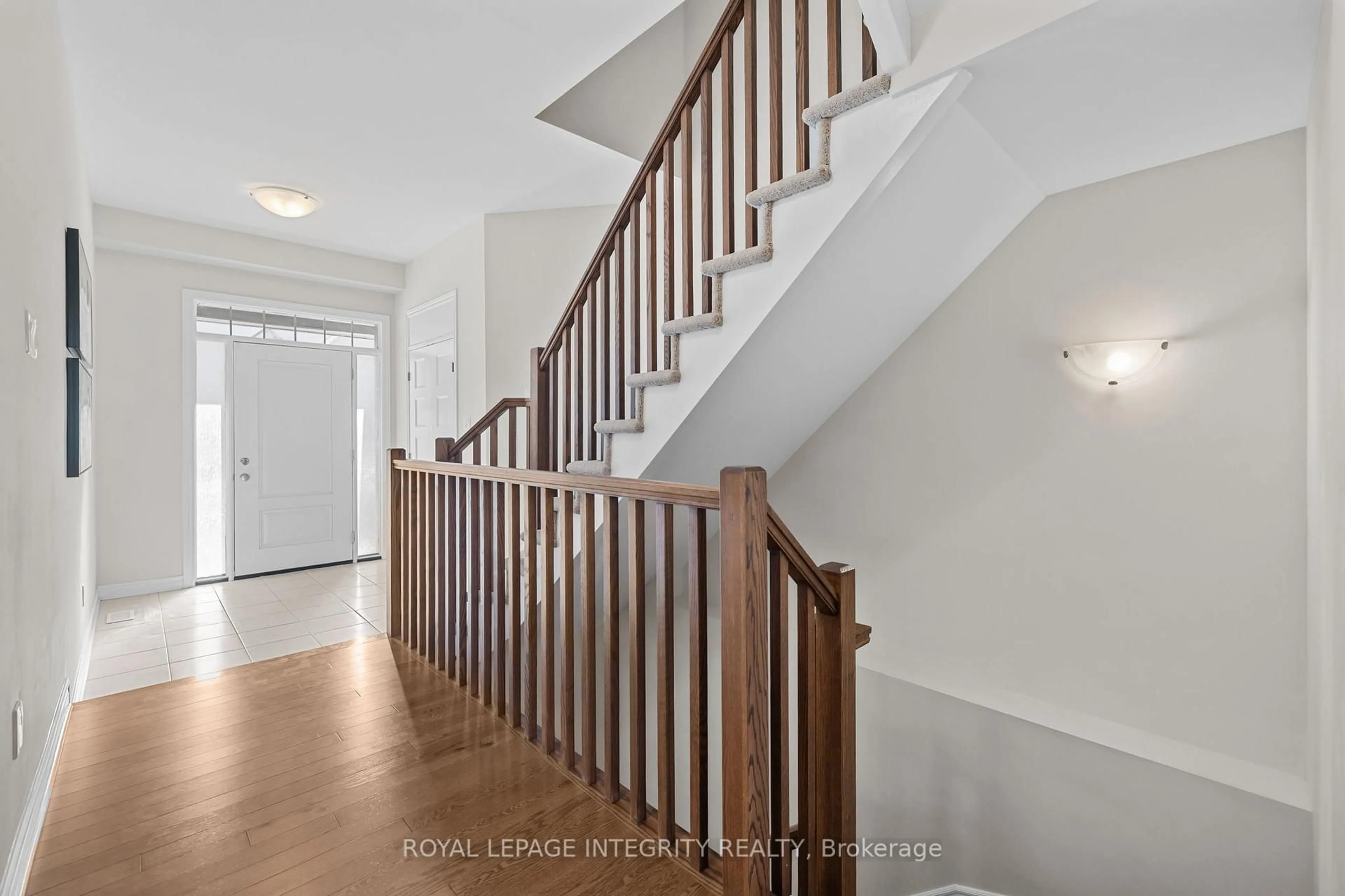 Unknown for 825 Indica St, Ottawa Ontario K2S 2J8