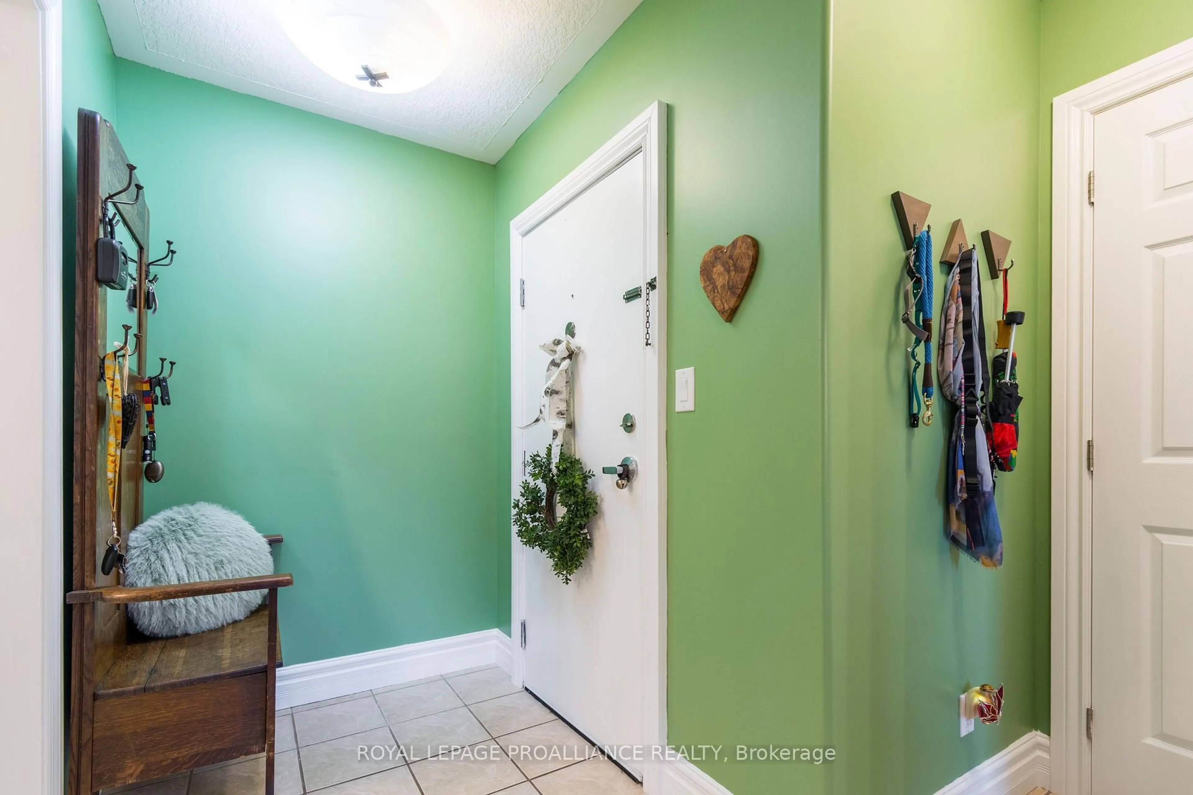 Indoor entryway for 145 Farley Ave #103, Belleville Ontario K8N 4L1