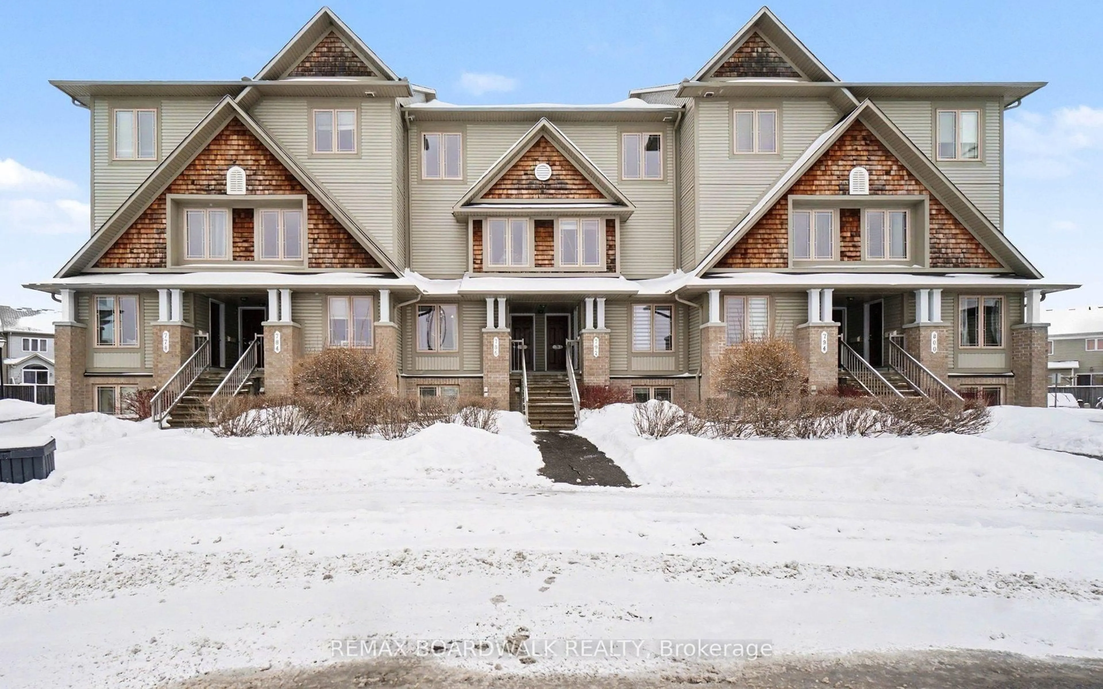 Patio, building for 786 Lakeridge Dr, Ottawa Ontario K4A 0N3