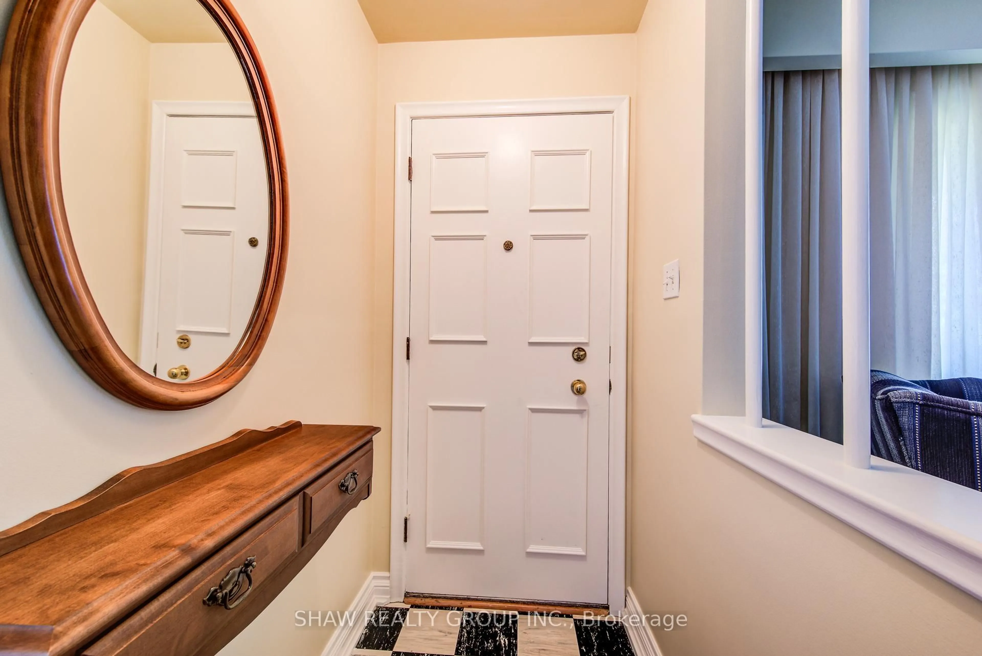 Indoor entryway for 378 Stevenson St, Guelph Ontario N1E 5C2