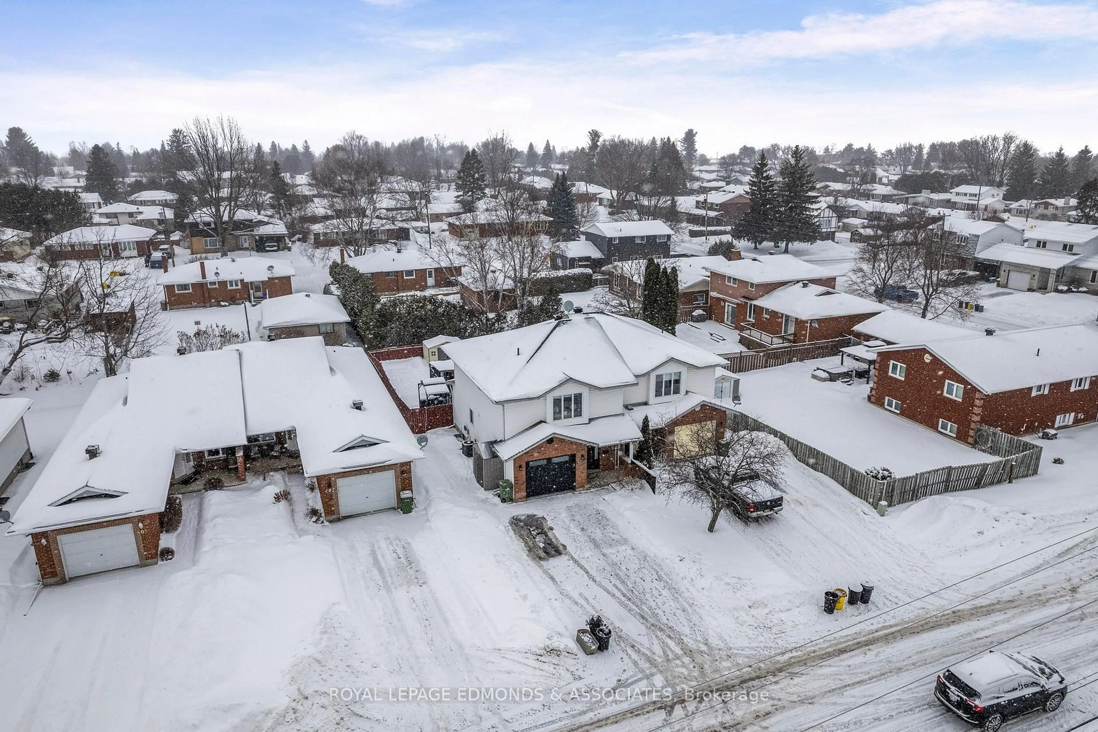 A pic from outside/outdoor area/front of a property/back of a property/a pic from drone, street for 409 Morris St, Pembroke Ontario K8A 8P4
