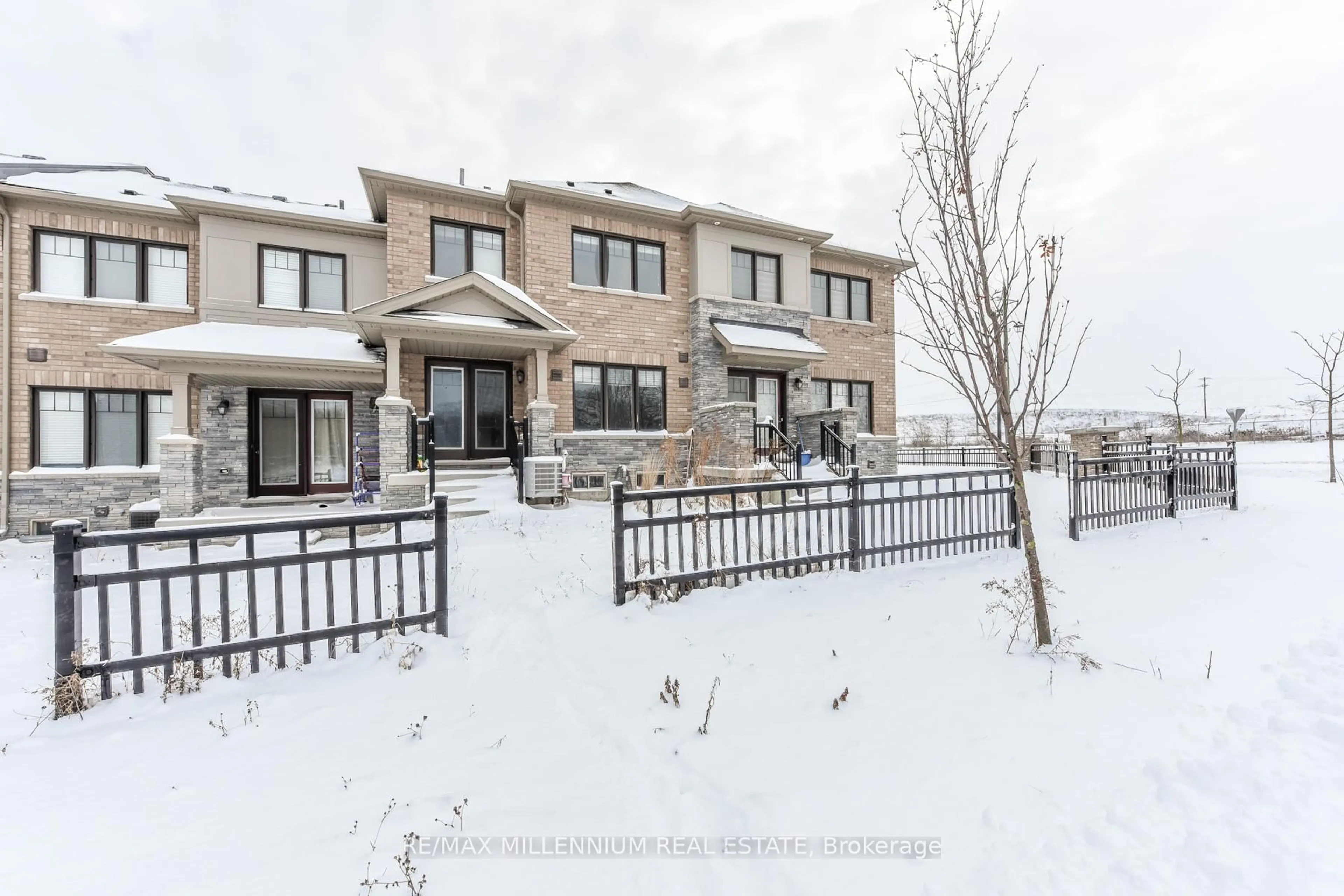 A pic from outside/outdoor area/front of a property/back of a property/a pic from drone, street for 13 Hedges Cres, Hamilton Ontario L8J 0K8