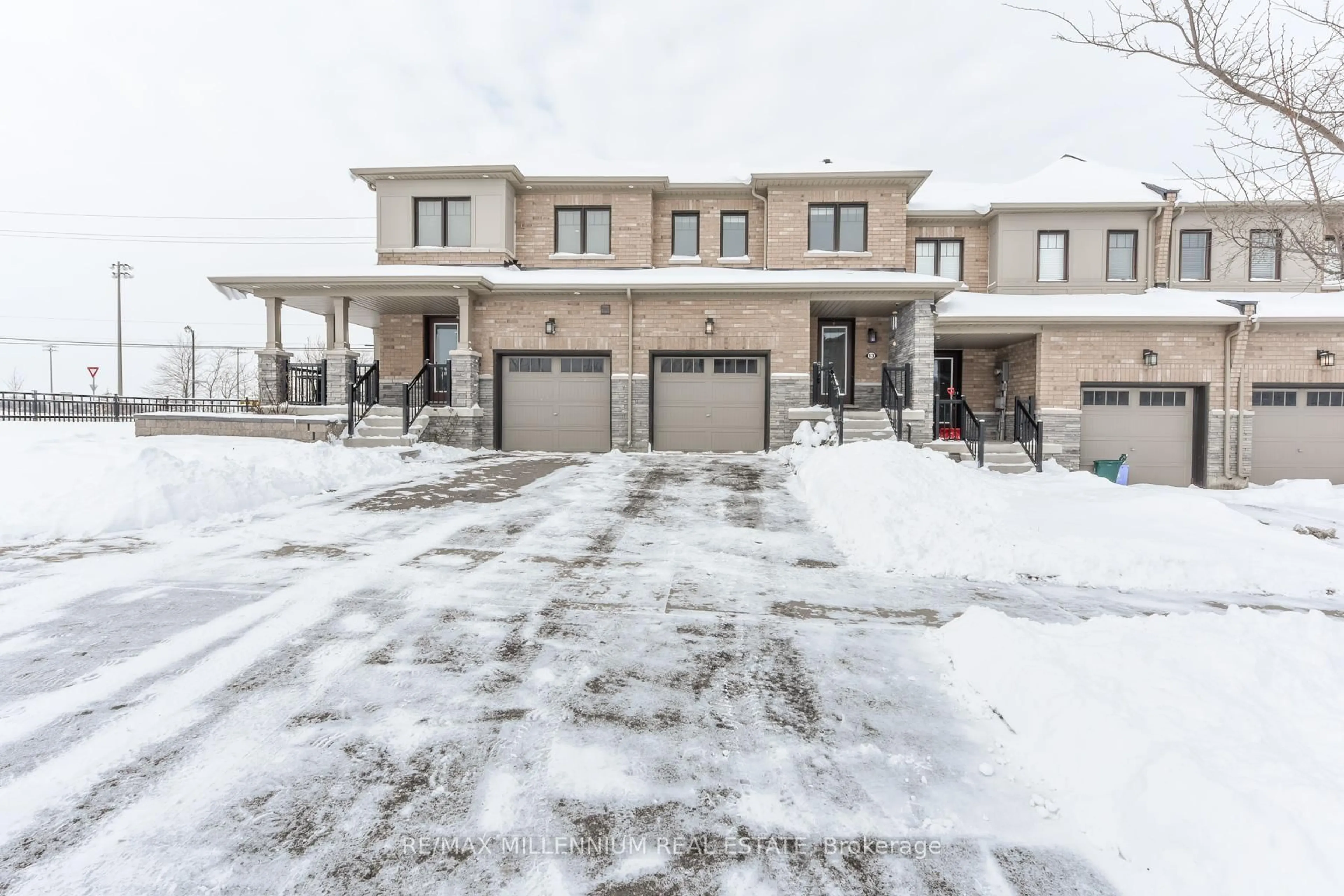 A pic from outside/outdoor area/front of a property/back of a property/a pic from drone, street for 13 Hedges Cres, Hamilton Ontario L8J 0K8