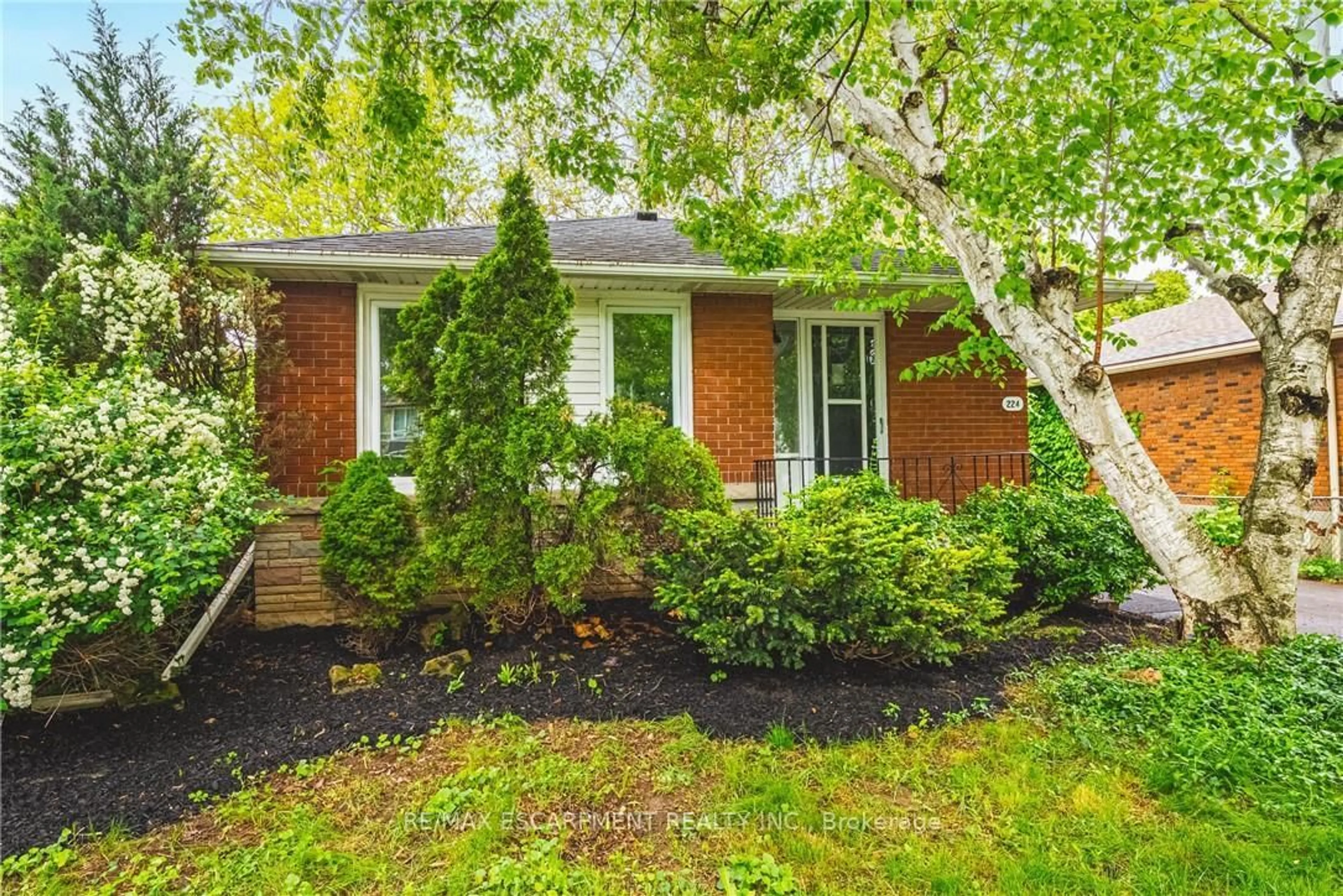 Home with brick exterior material, street for 224 West 16th St, Hamilton Ontario L9C 4C6