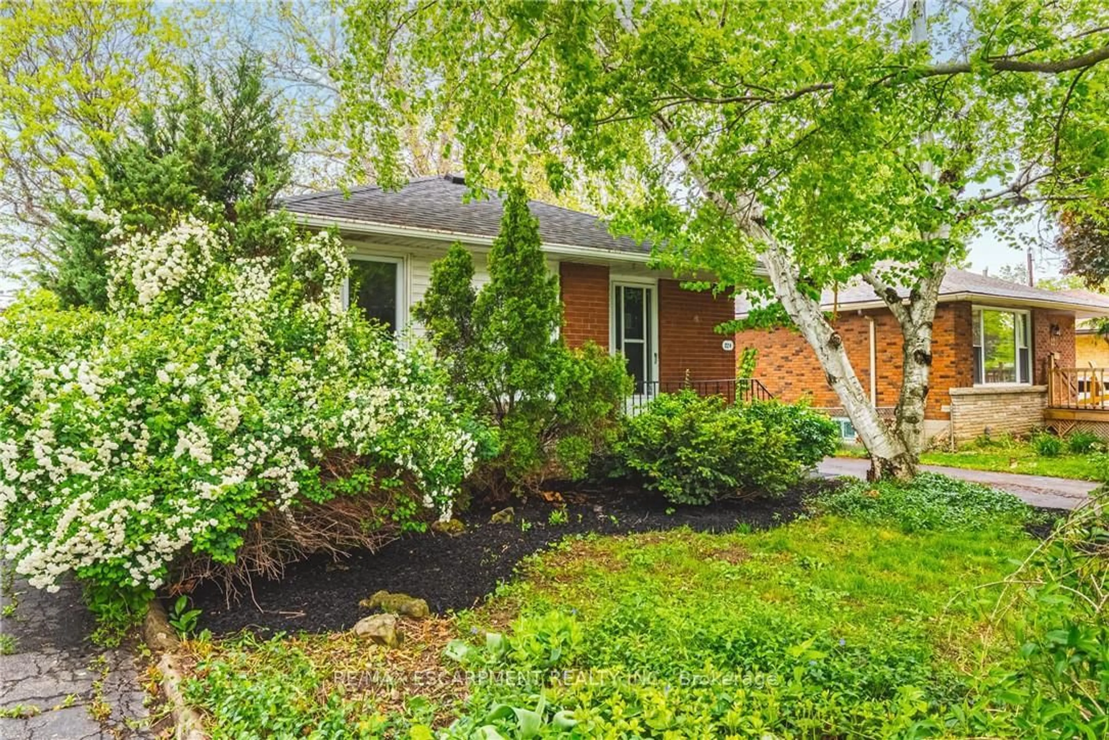 Home with brick exterior material, street for 224 West 16th St, Hamilton Ontario L9C 4C6