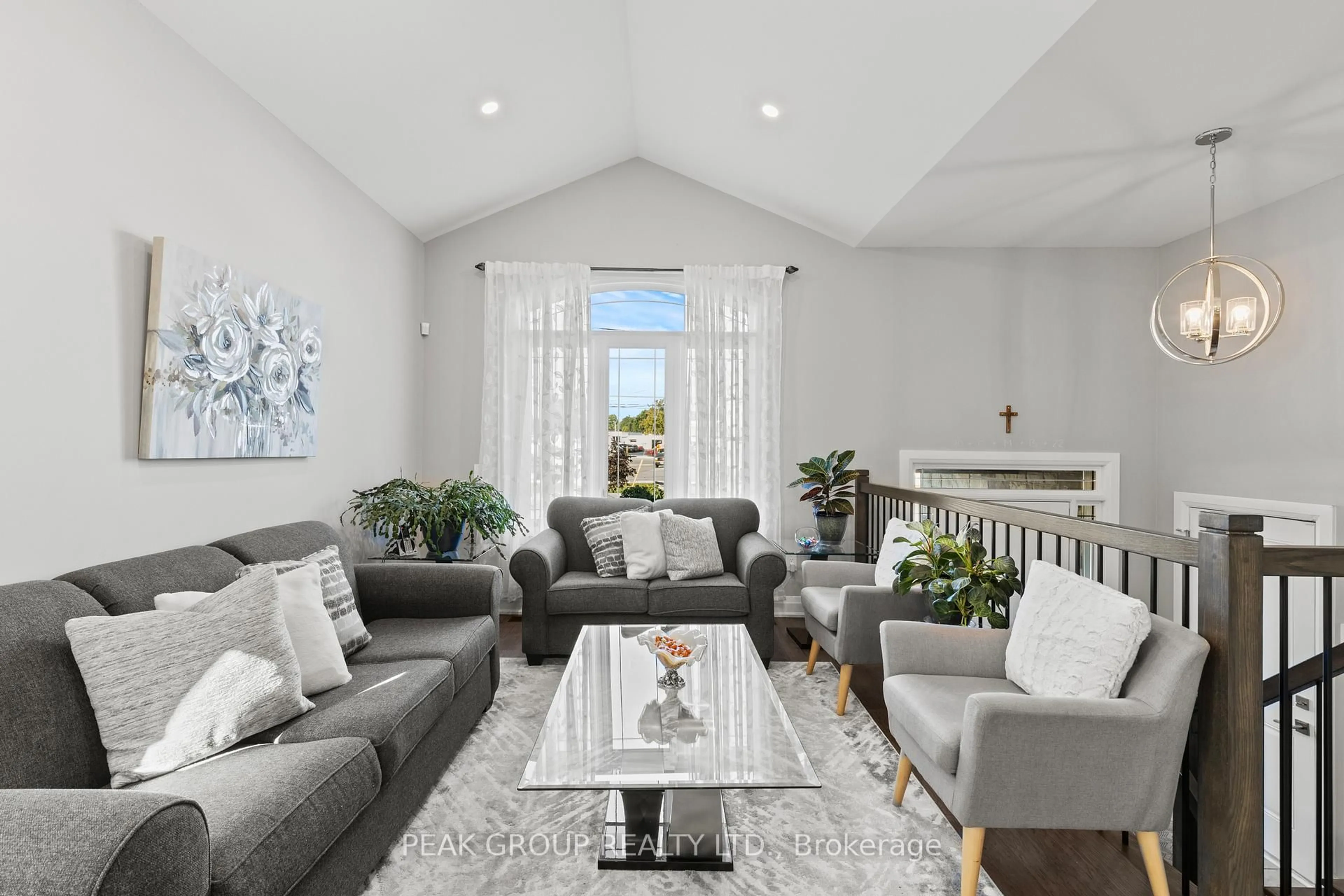 Living room with furniture, unknown for 398 AQUEDUCT St, Welland Ontario L3C 0H3