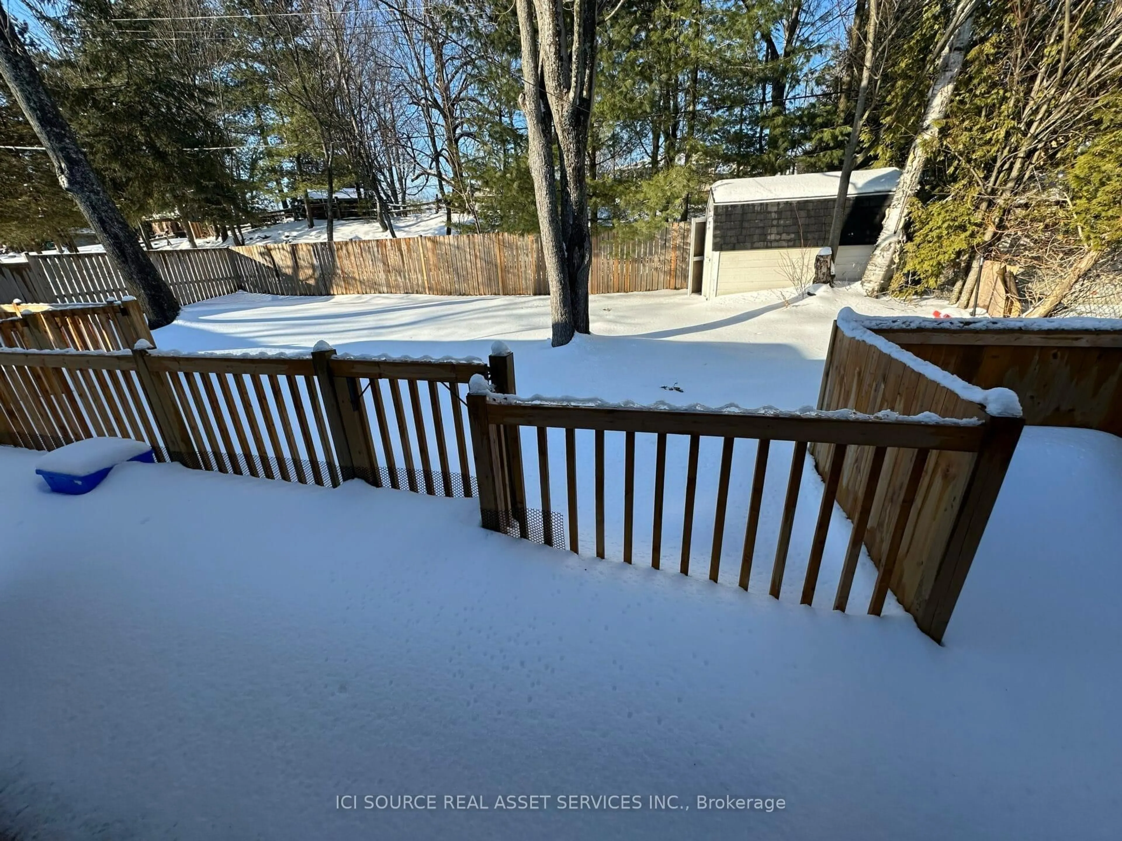 A pic from outside/outdoor area/front of a property/back of a property/a pic from drone, unknown for 372 Camelot Dr, North Bay Ontario P1A 3K7