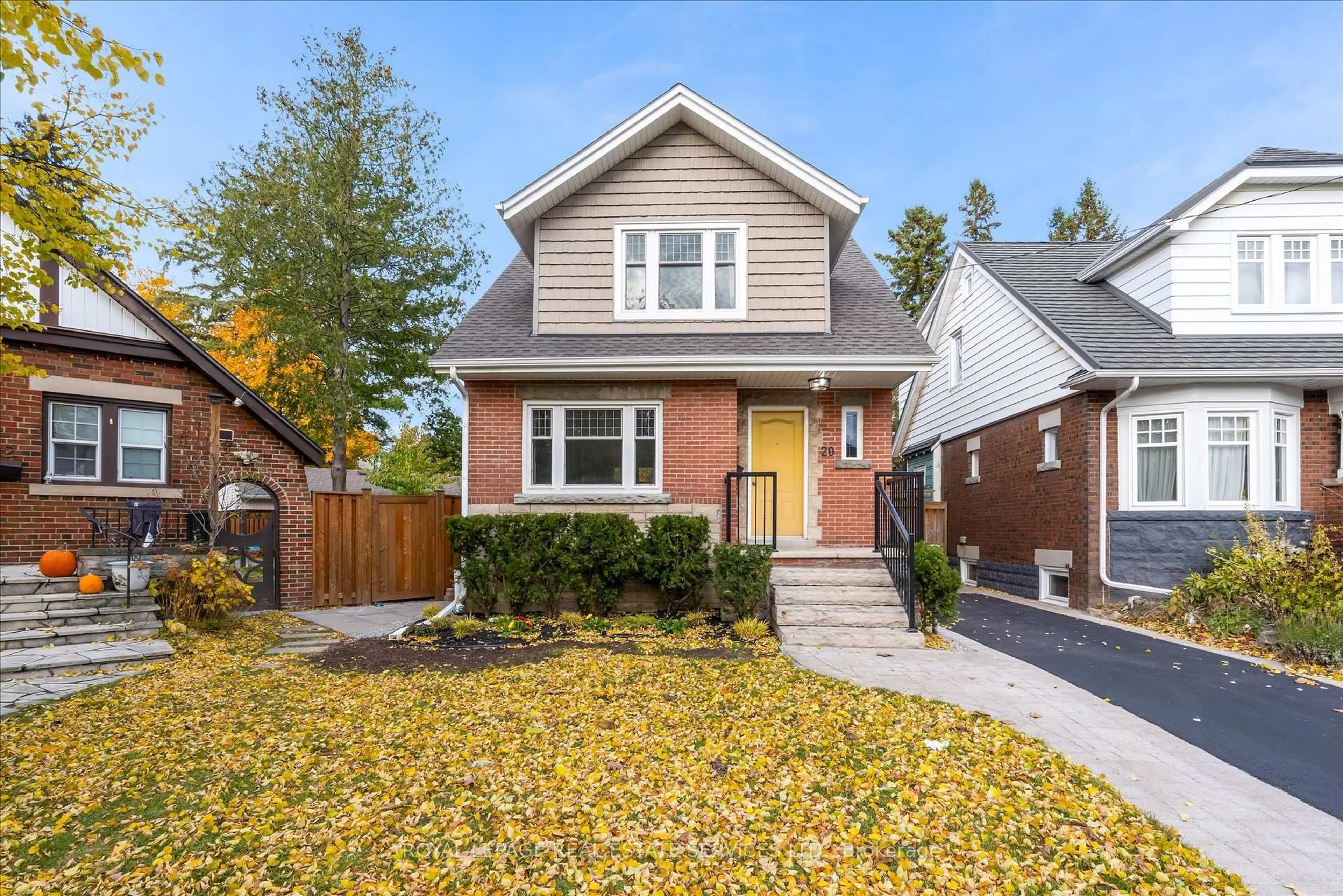 Home with brick exterior material, street for 20 Arkell St, Hamilton Ontario L8S 1N4