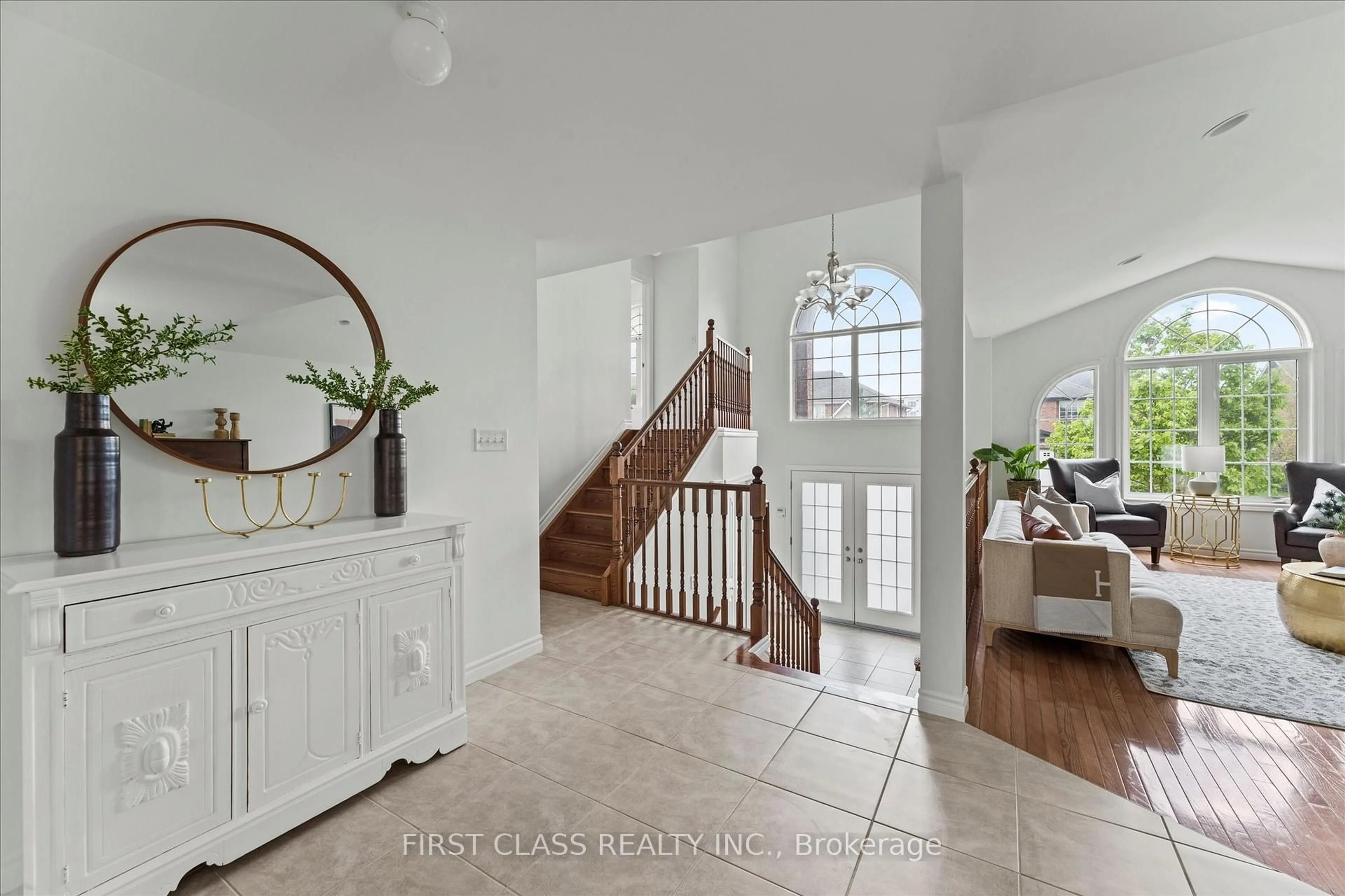 Indoor entryway for 2570 Skinner St, LaSalle Ontario N9H 2R6