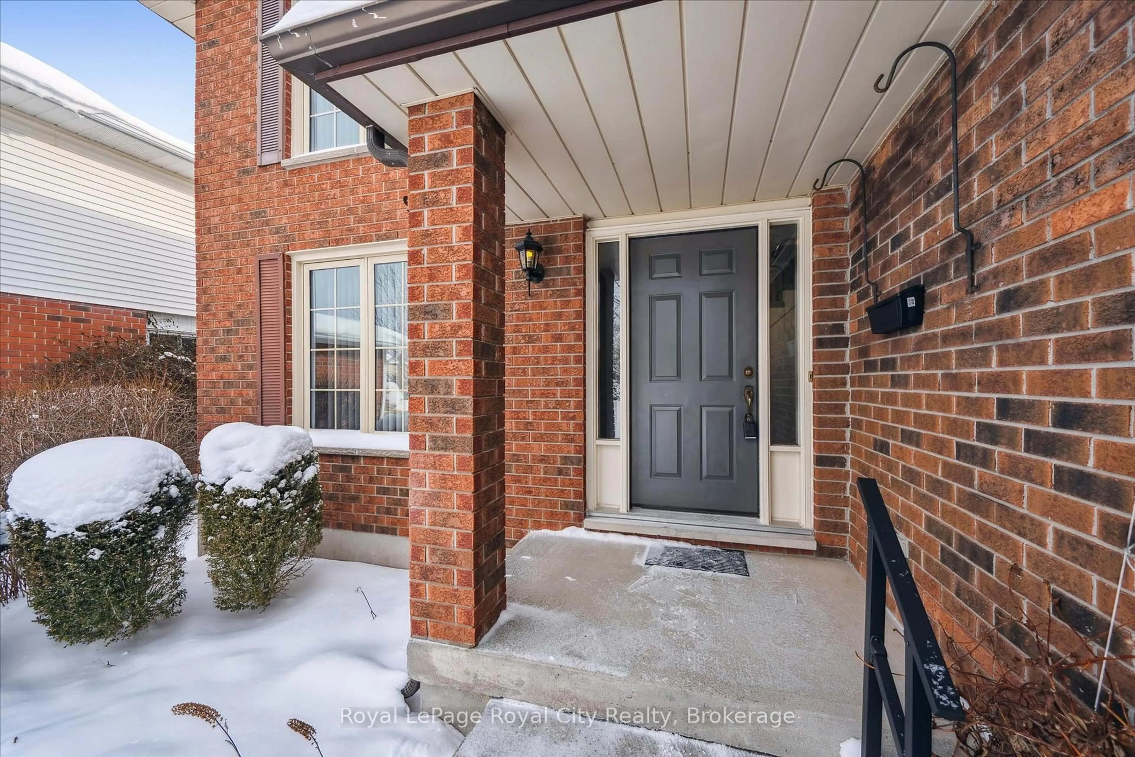 Indoor entryway for 22 Pheasant Run Dr, Guelph Ontario N1C 1B2