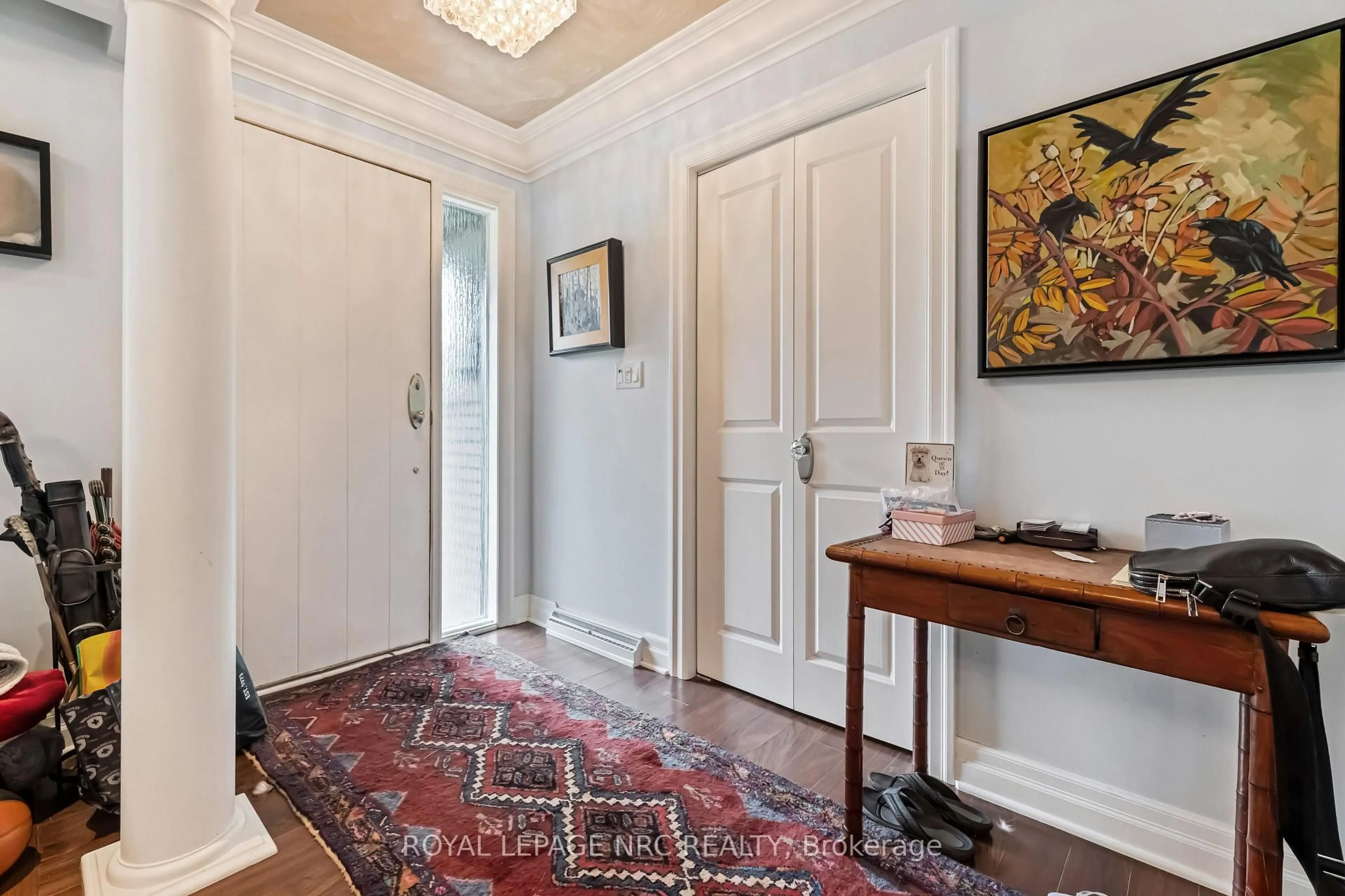 Indoor entryway for 9 Cartier Dr, St. Catharines Ontario L2M 2E5