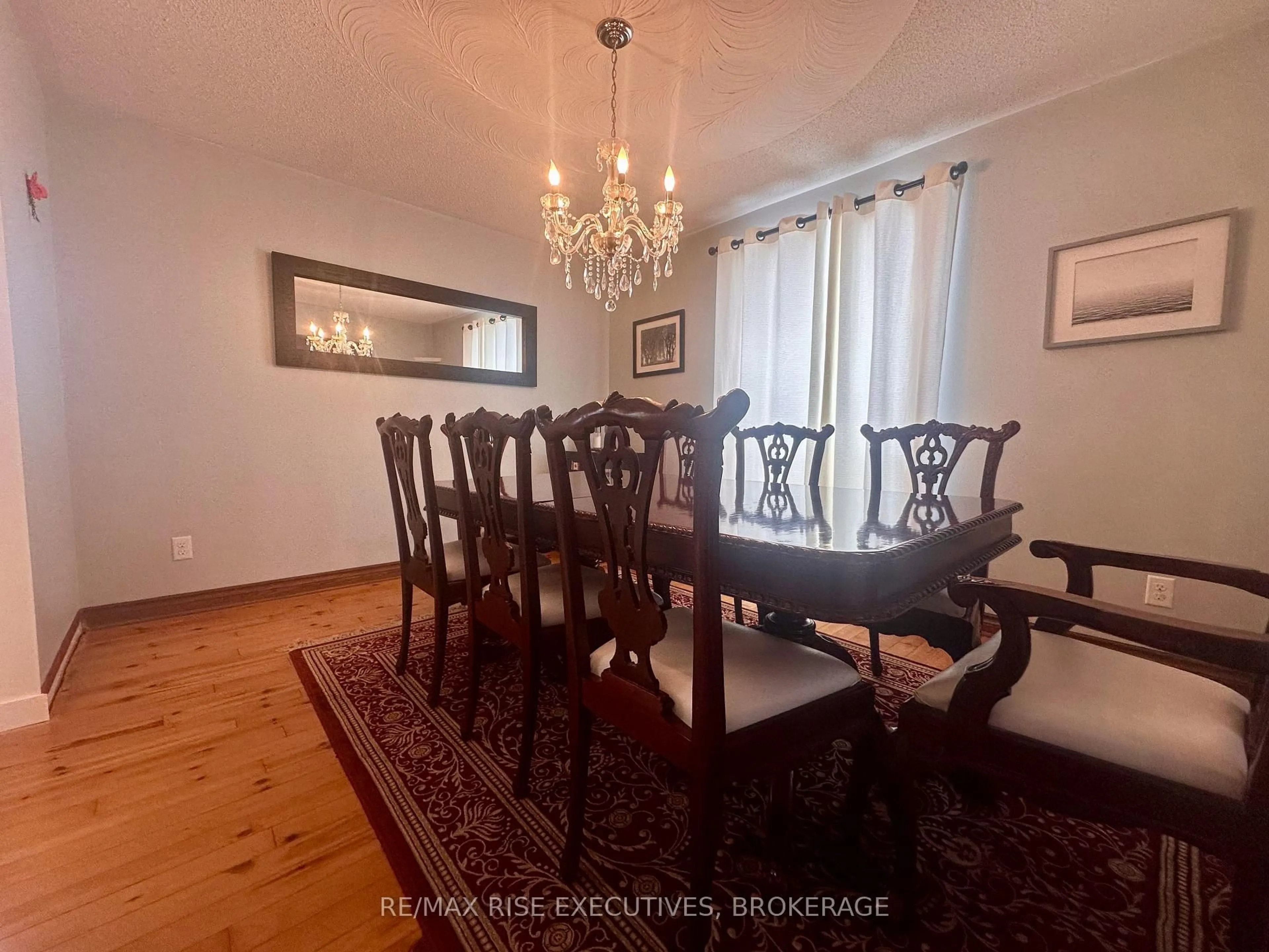 Dining room, wood/laminate floor for 61 Brant St, Deseronto Ontario K0K 1X0