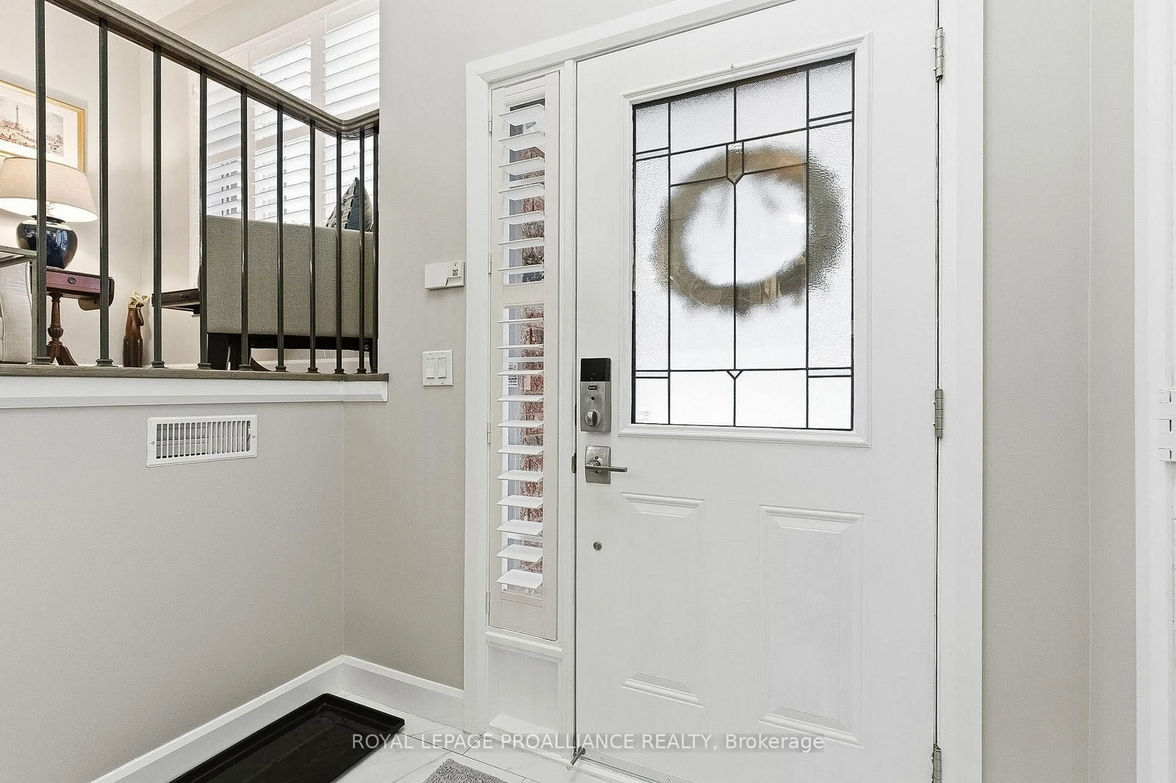 Indoor entryway for 526 Wilson Rd, Cobourg Ontario K9A 5P7