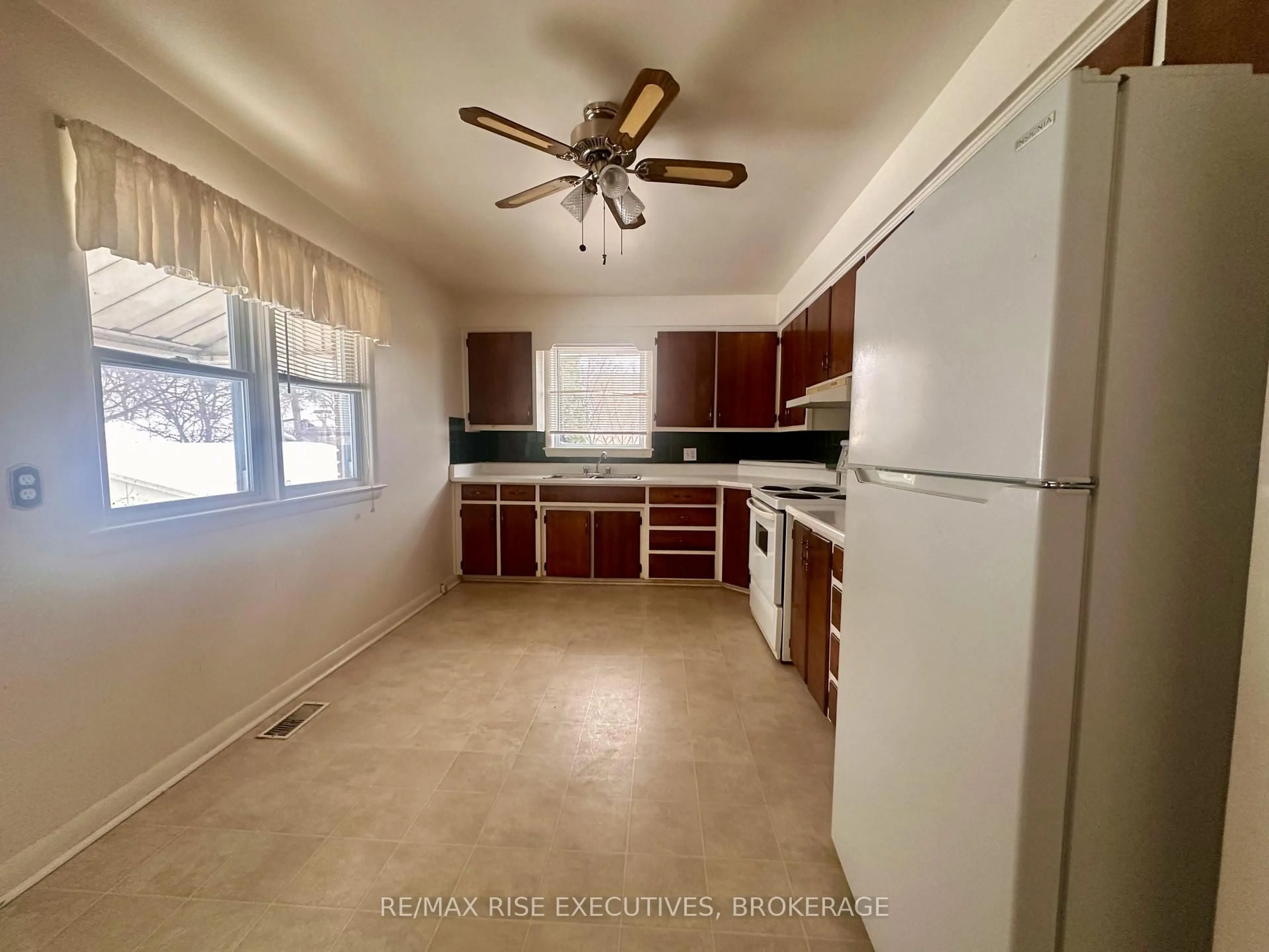 Standard kitchen, unknown for 354 Meadowcrest Rd, Kingston Ontario K7M 3S5