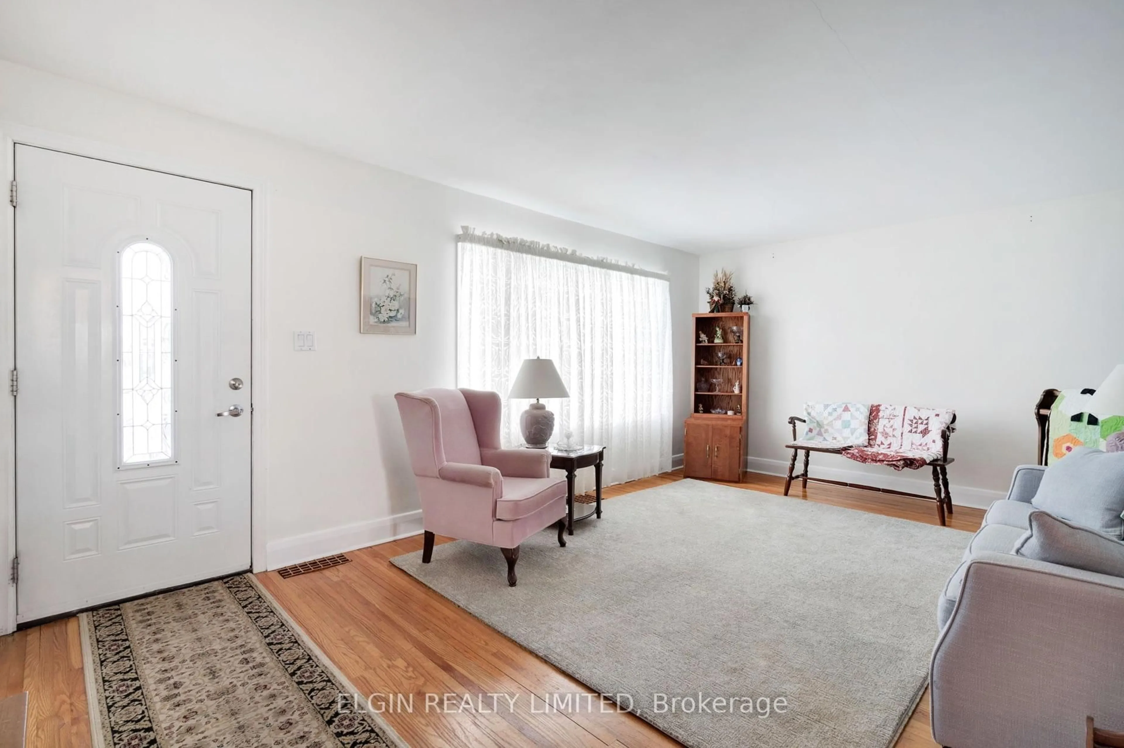 Living room with furniture, unknown for 161 Chestnut St, St. Thomas Ontario N5R 2B3