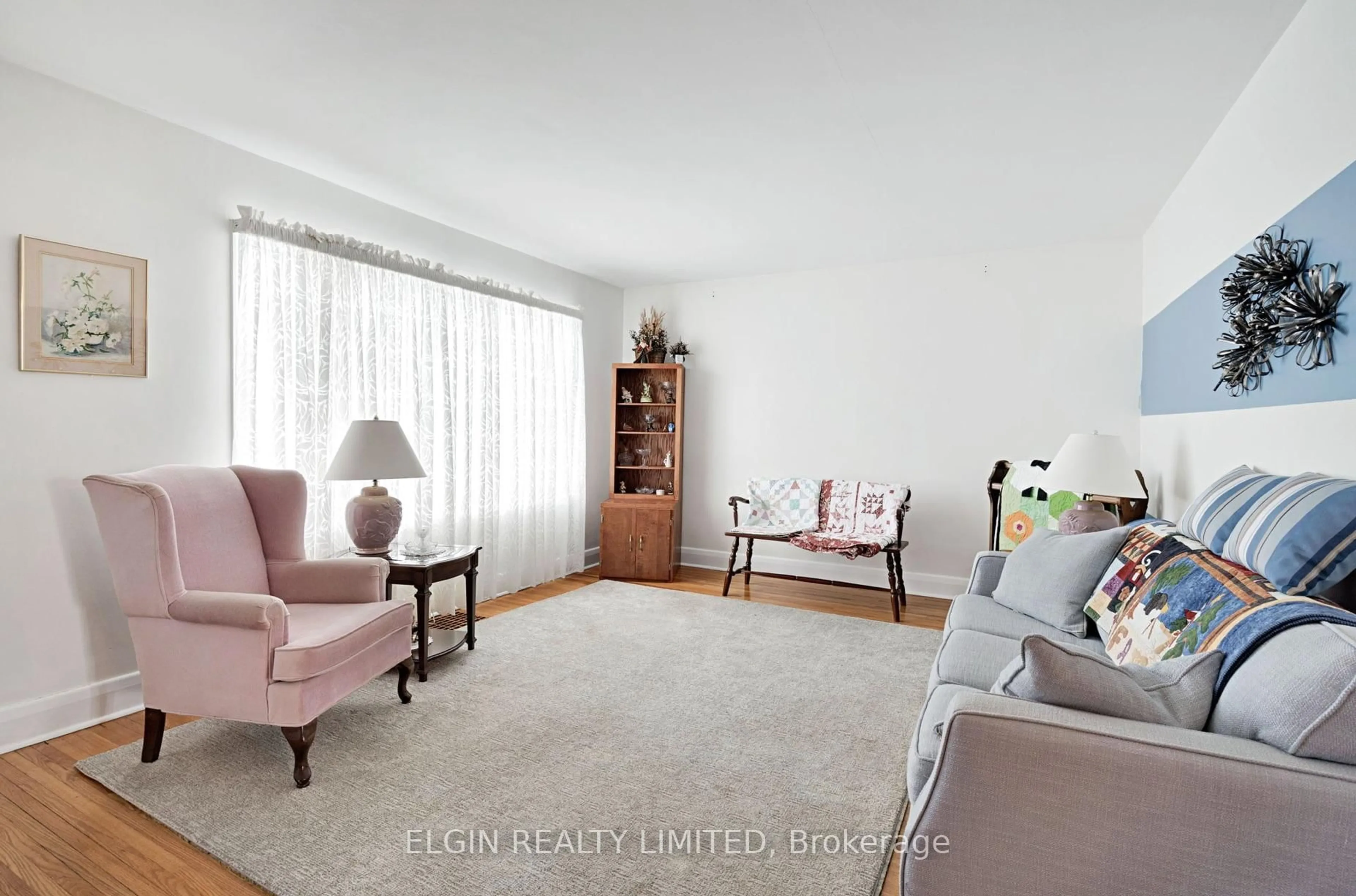 Living room with furniture, unknown for 161 Chestnut St, St. Thomas Ontario N5R 2B3