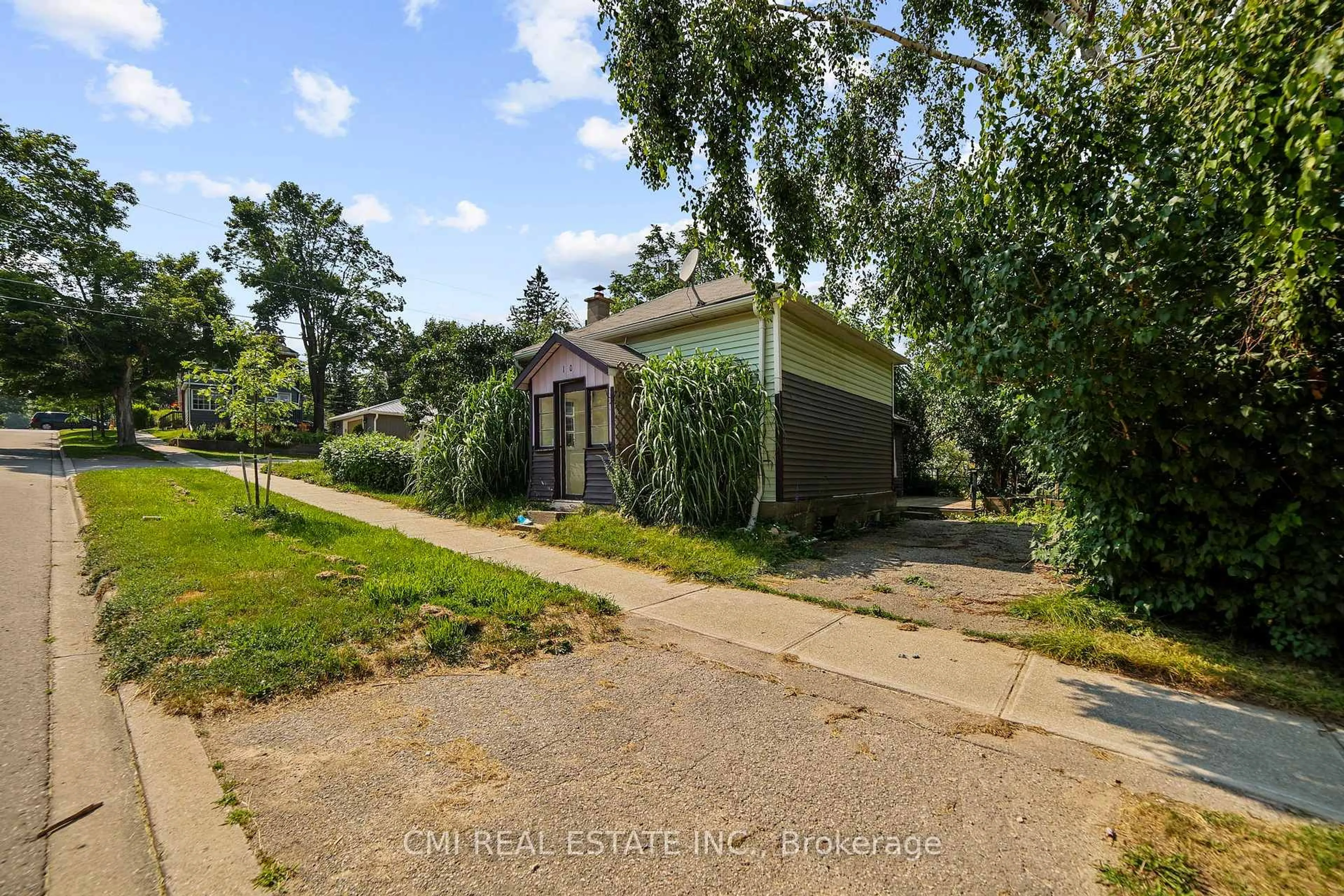 A pic from outside/outdoor area/front of a property/back of a property/a pic from drone, street for 120 Second Ave, Shelburne Ontario L0N 1S1