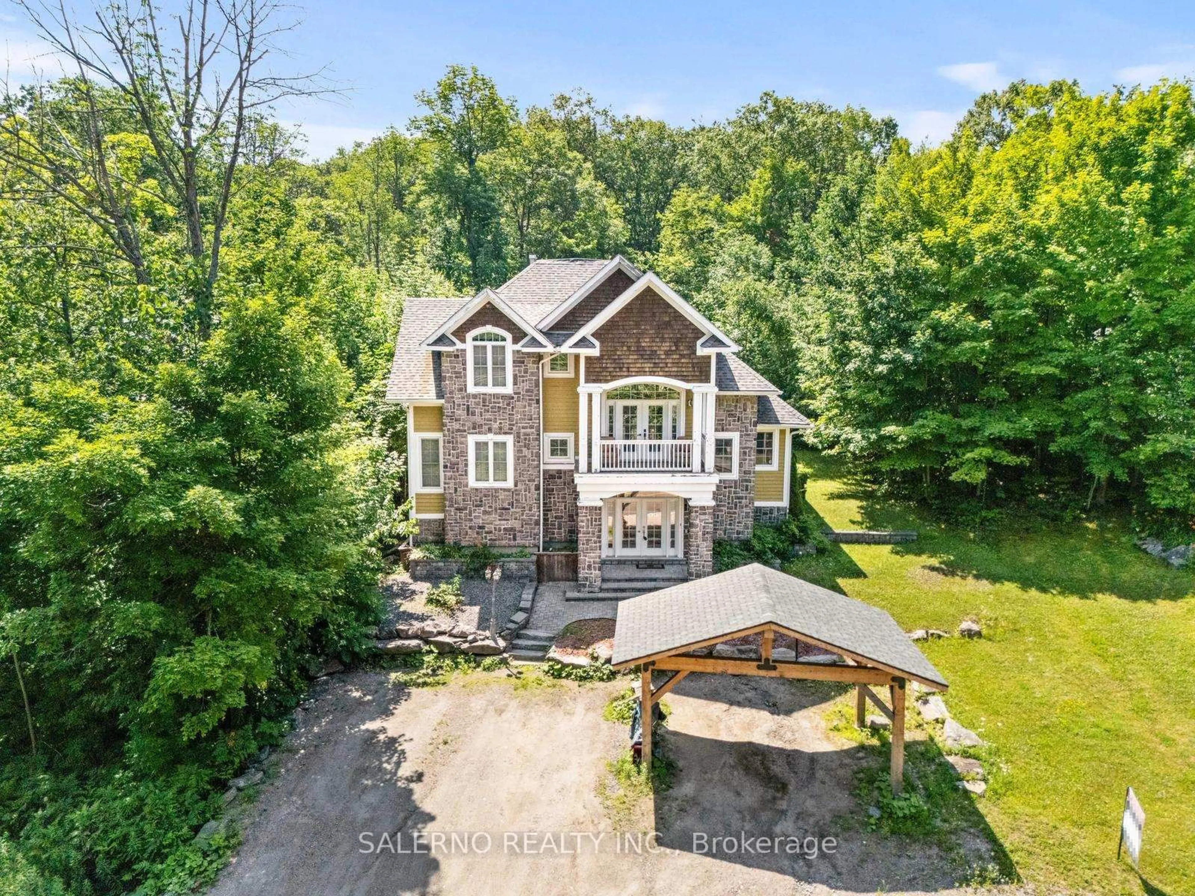 A pic from outside/outdoor area/front of a property/back of a property/a pic from drone, water/lake/river/ocean view for 625 James St, Gravenhurst Ontario P1P 1T5