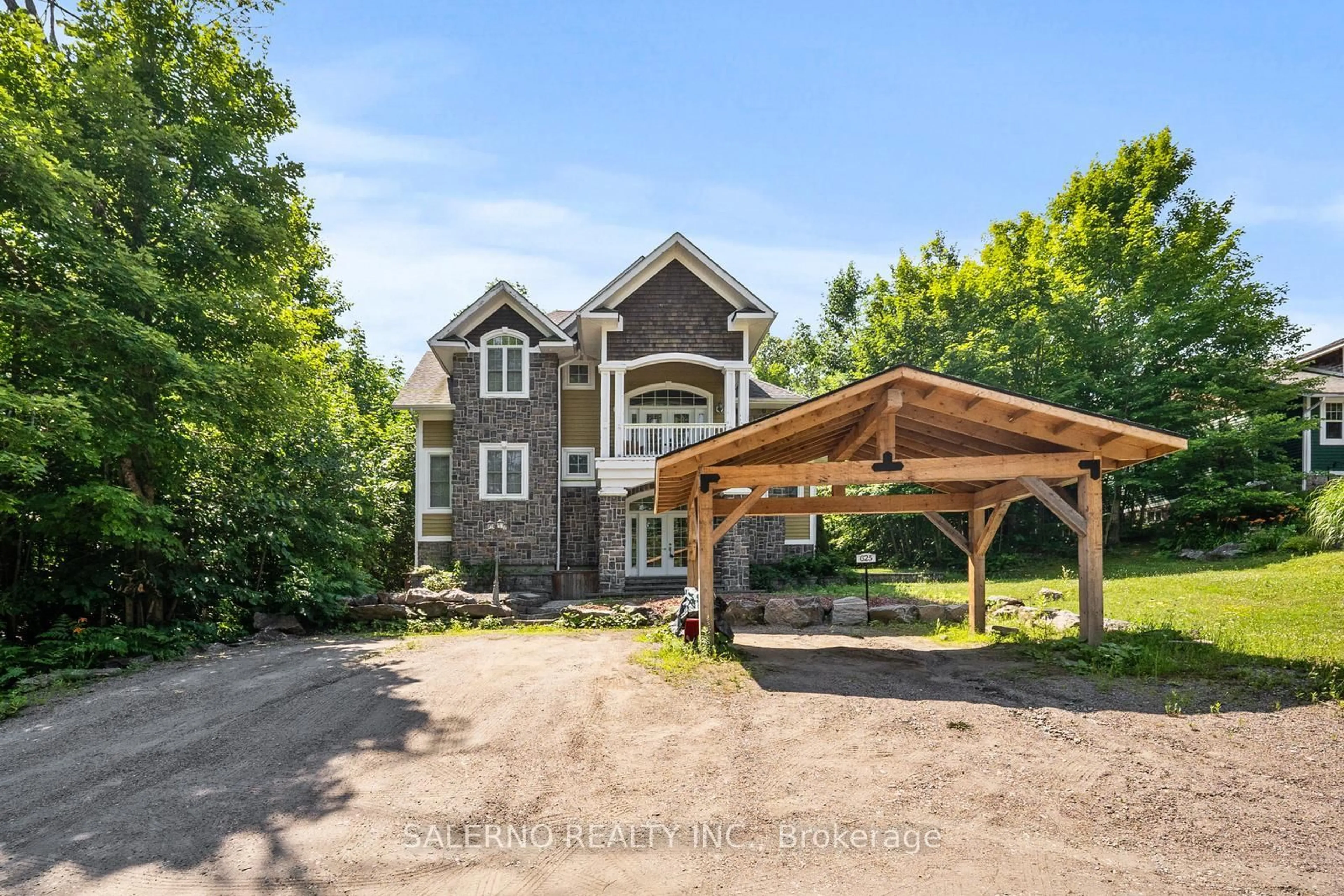 A pic from outside/outdoor area/front of a property/back of a property/a pic from drone, unknown for 625 James St, Gravenhurst Ontario P1P 1T5