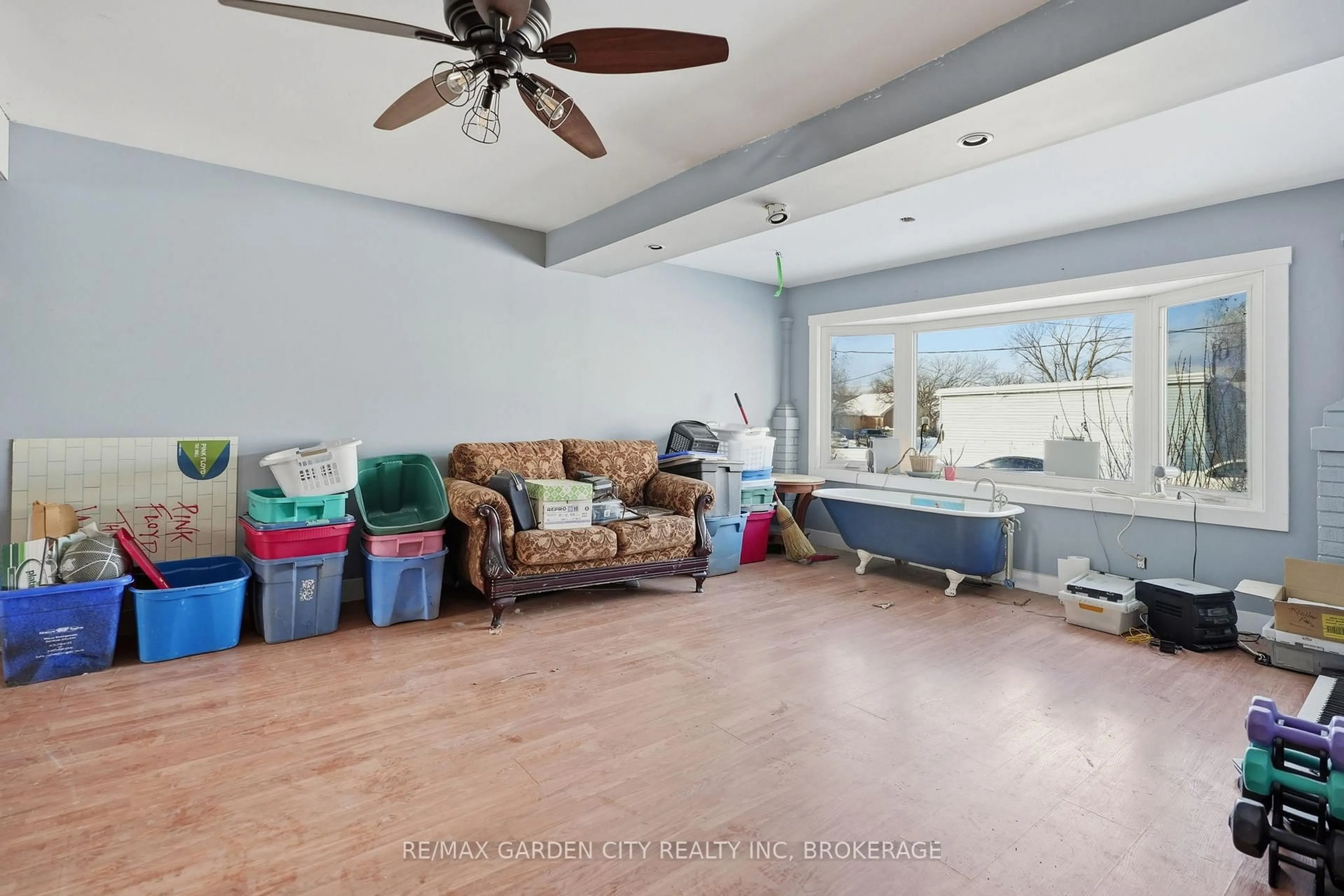 A pic of a room for 62 Eastchester Ave, St. Catharines Ontario L2P 2Y4