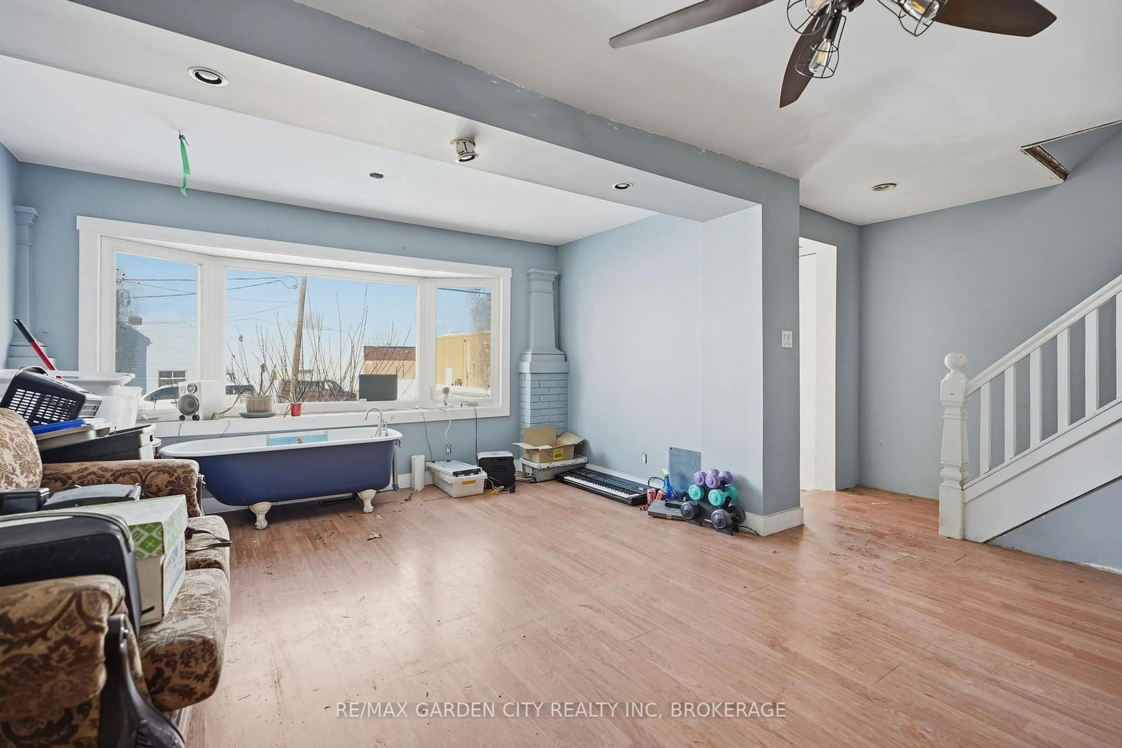 A pic of a room for 62 Eastchester Ave, St. Catharines Ontario L2P 2Y4