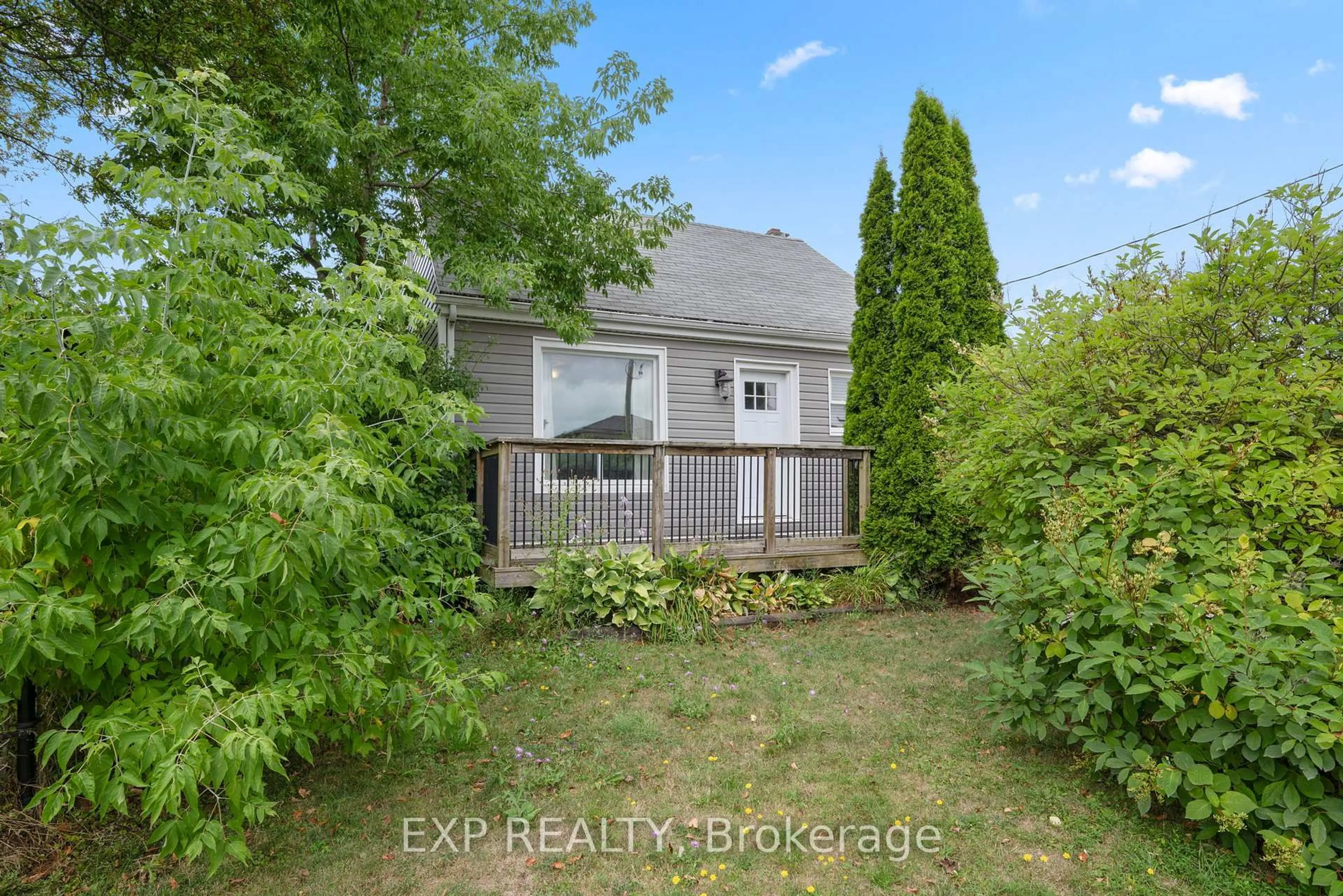 A pic from outside/outdoor area/front of a property/back of a property/a pic from drone, unknown for 229 Morton St, Thorold Ontario L2V 1C8